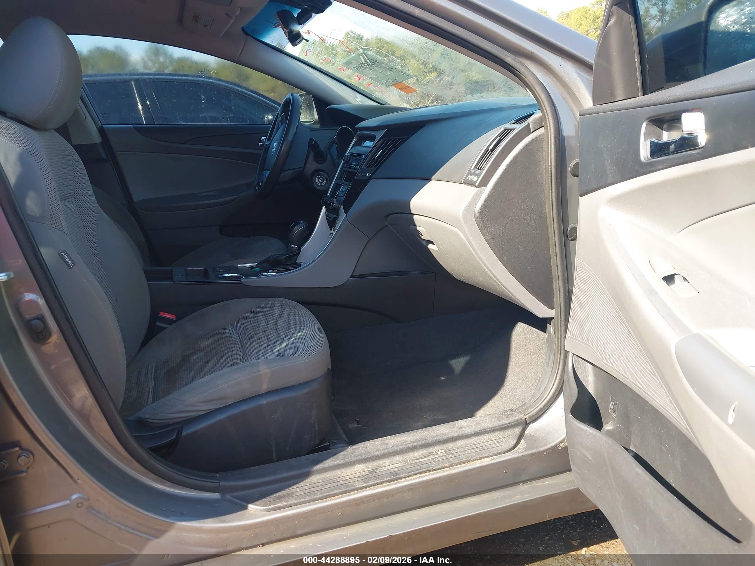 HYUNDAI SONATA image 5
