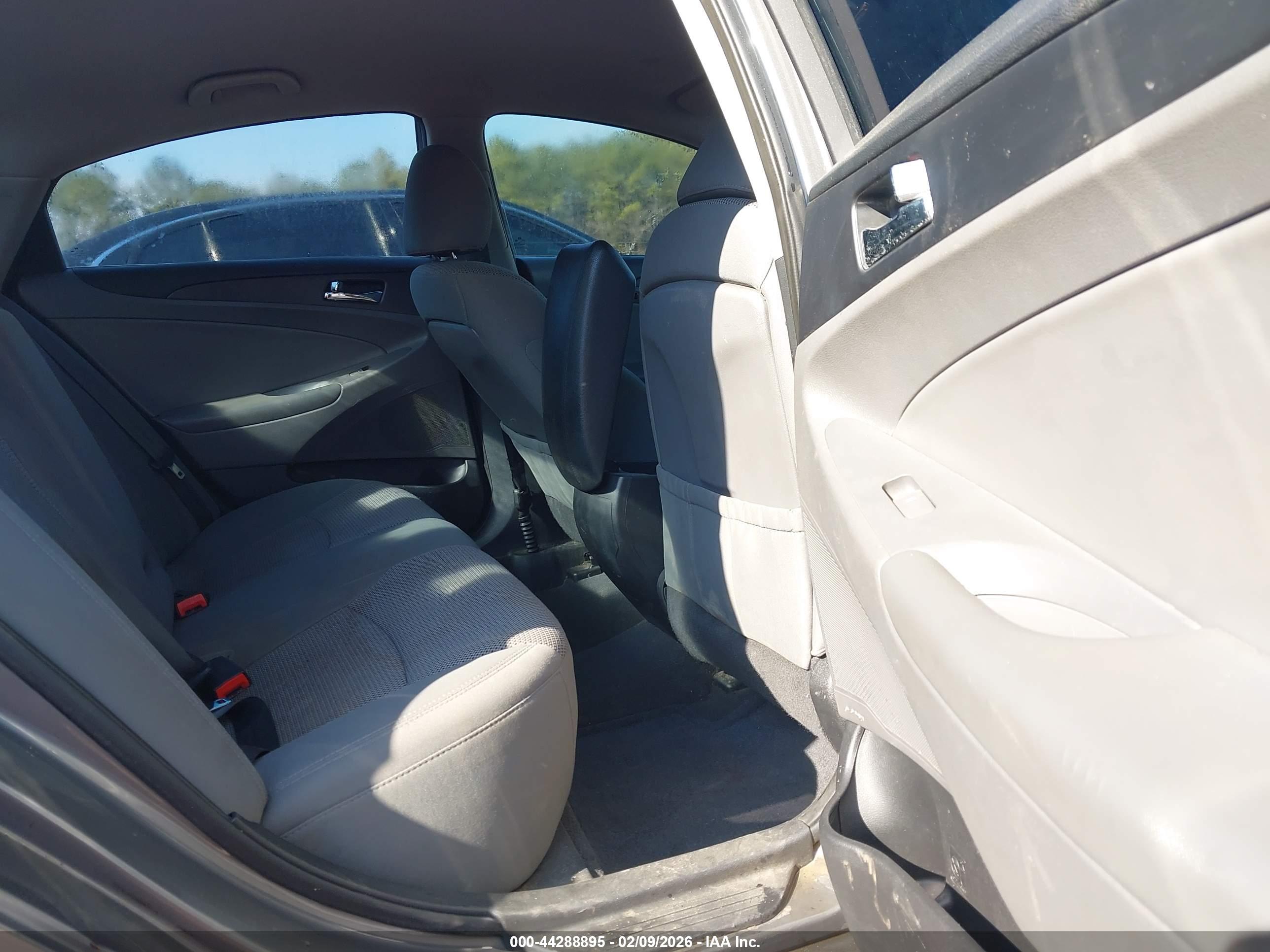 HYUNDAI SONATA image 8
