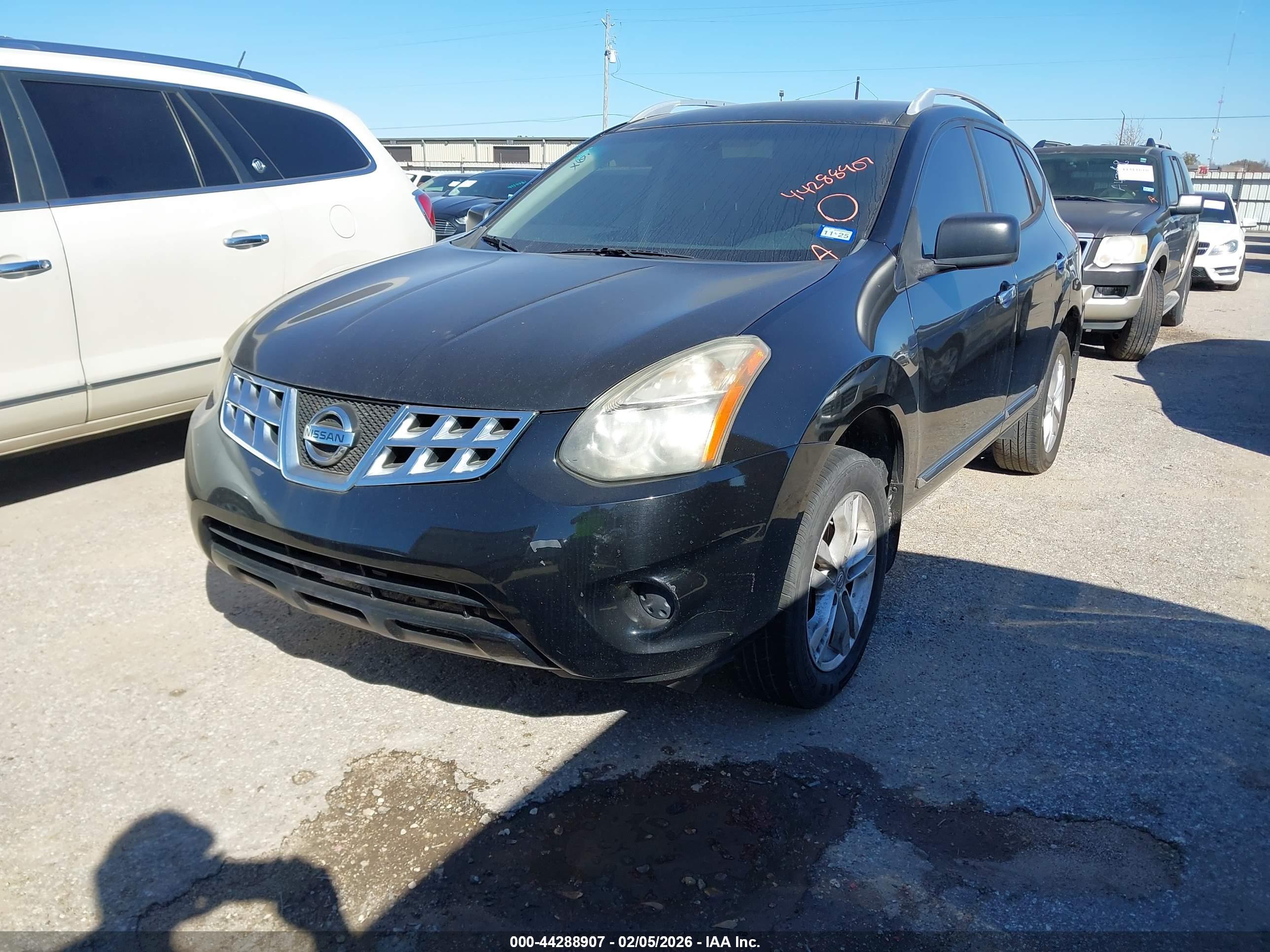 NISSAN ROGUE image 2