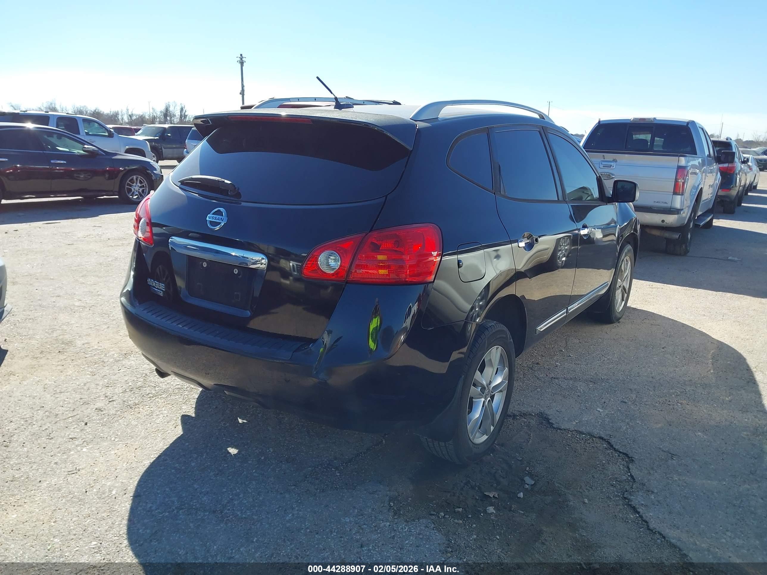 NISSAN ROGUE image 4