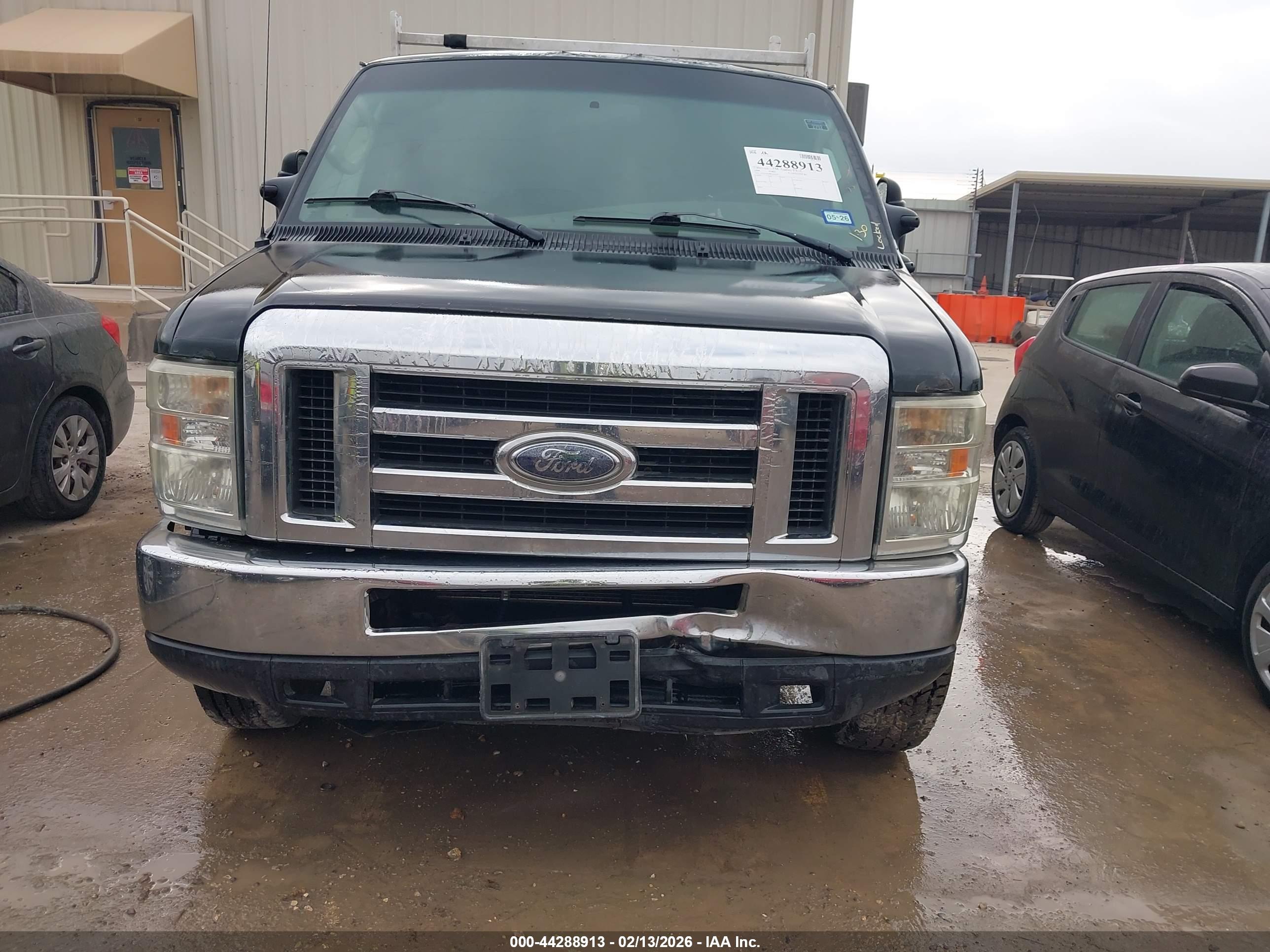 FORD E-350 image 6