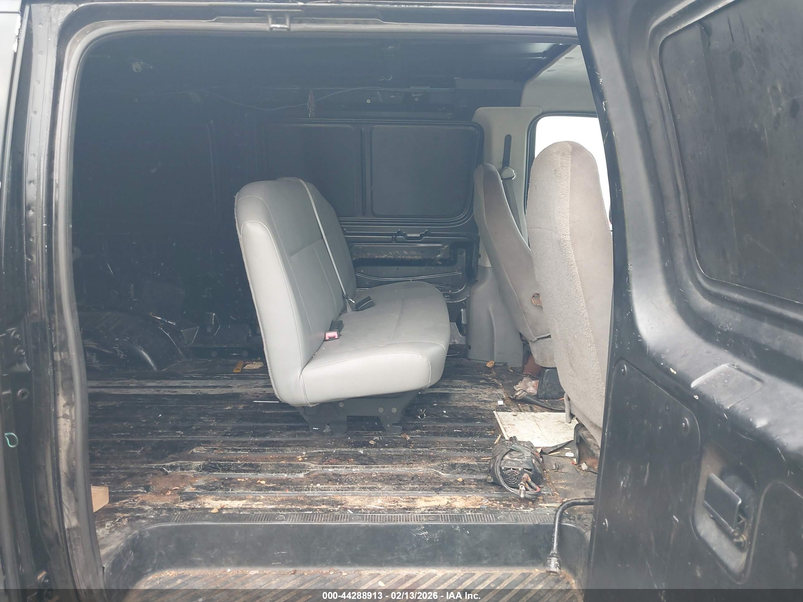 FORD E-350 image 8