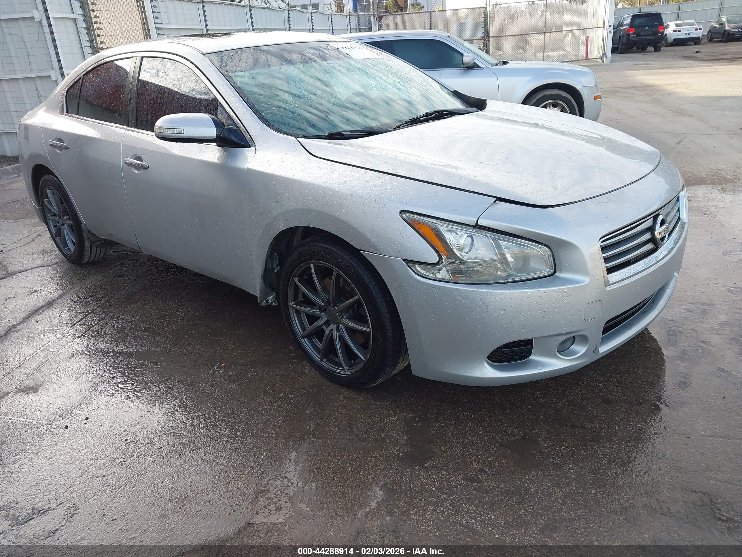 NISSAN MAXIMA image 6