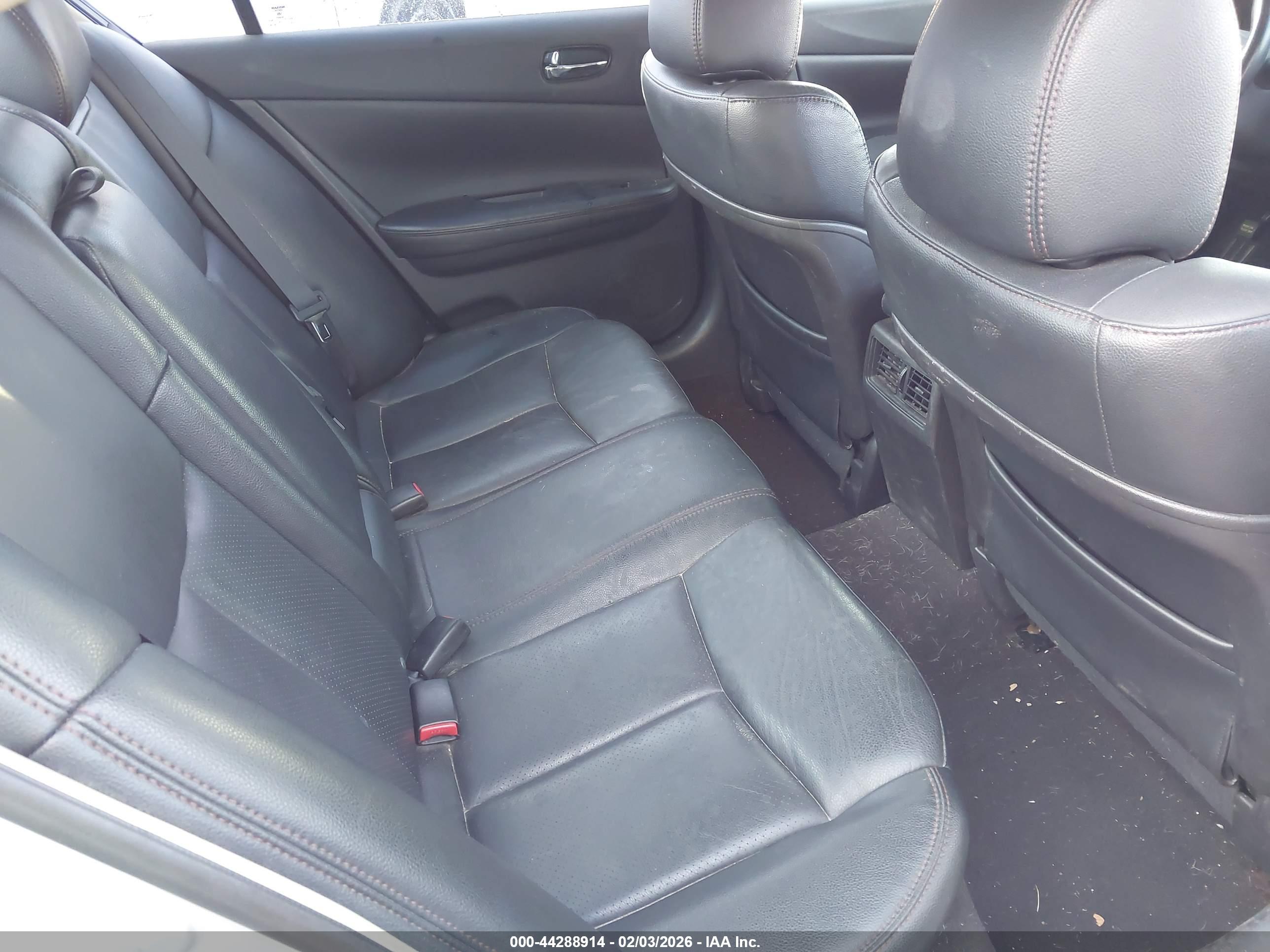 NISSAN MAXIMA image 8