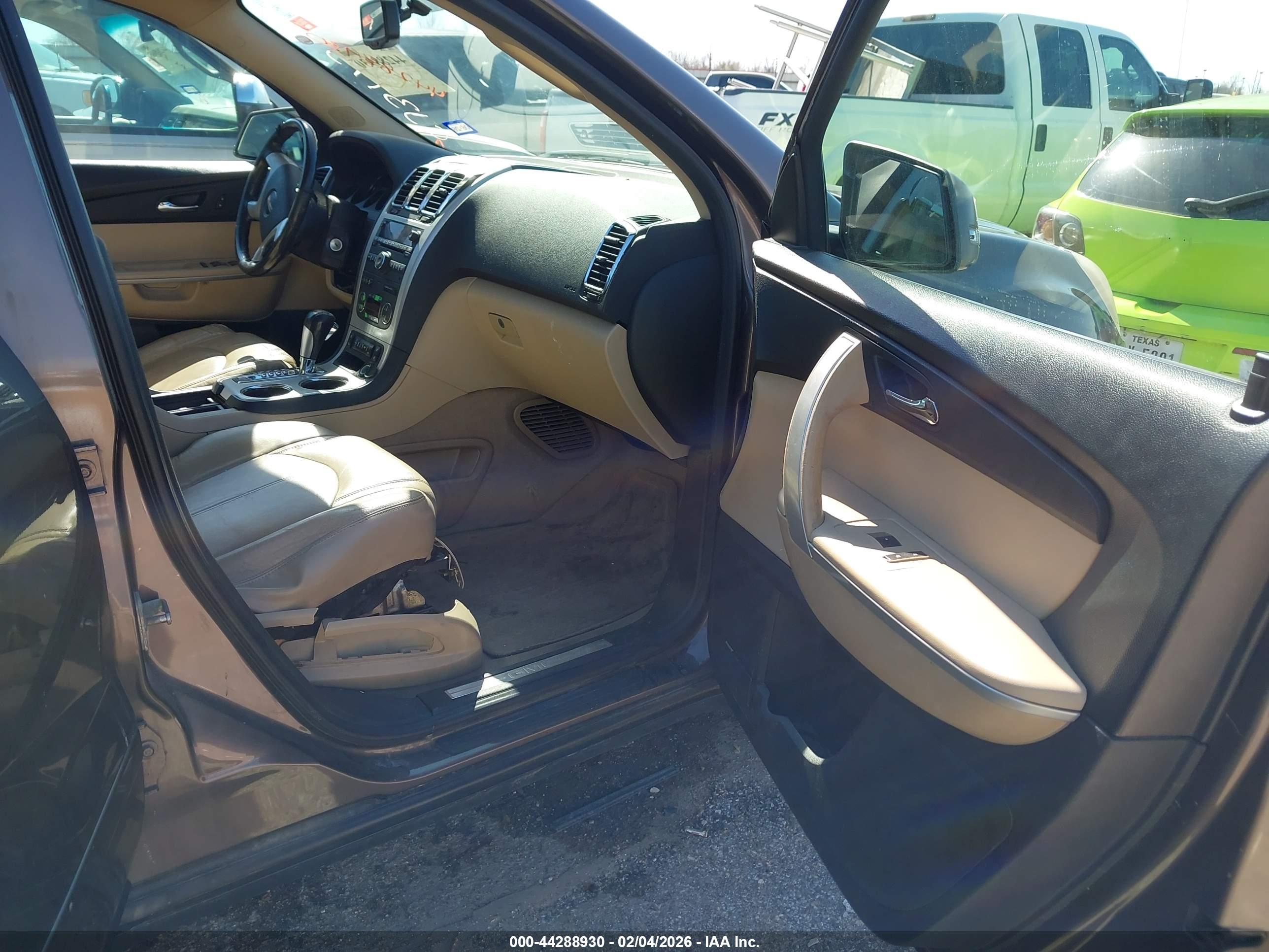 GMC ACADIA image 5