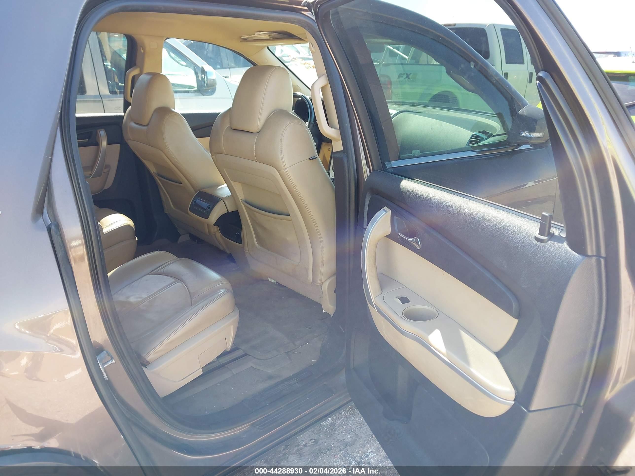 GMC ACADIA image 8