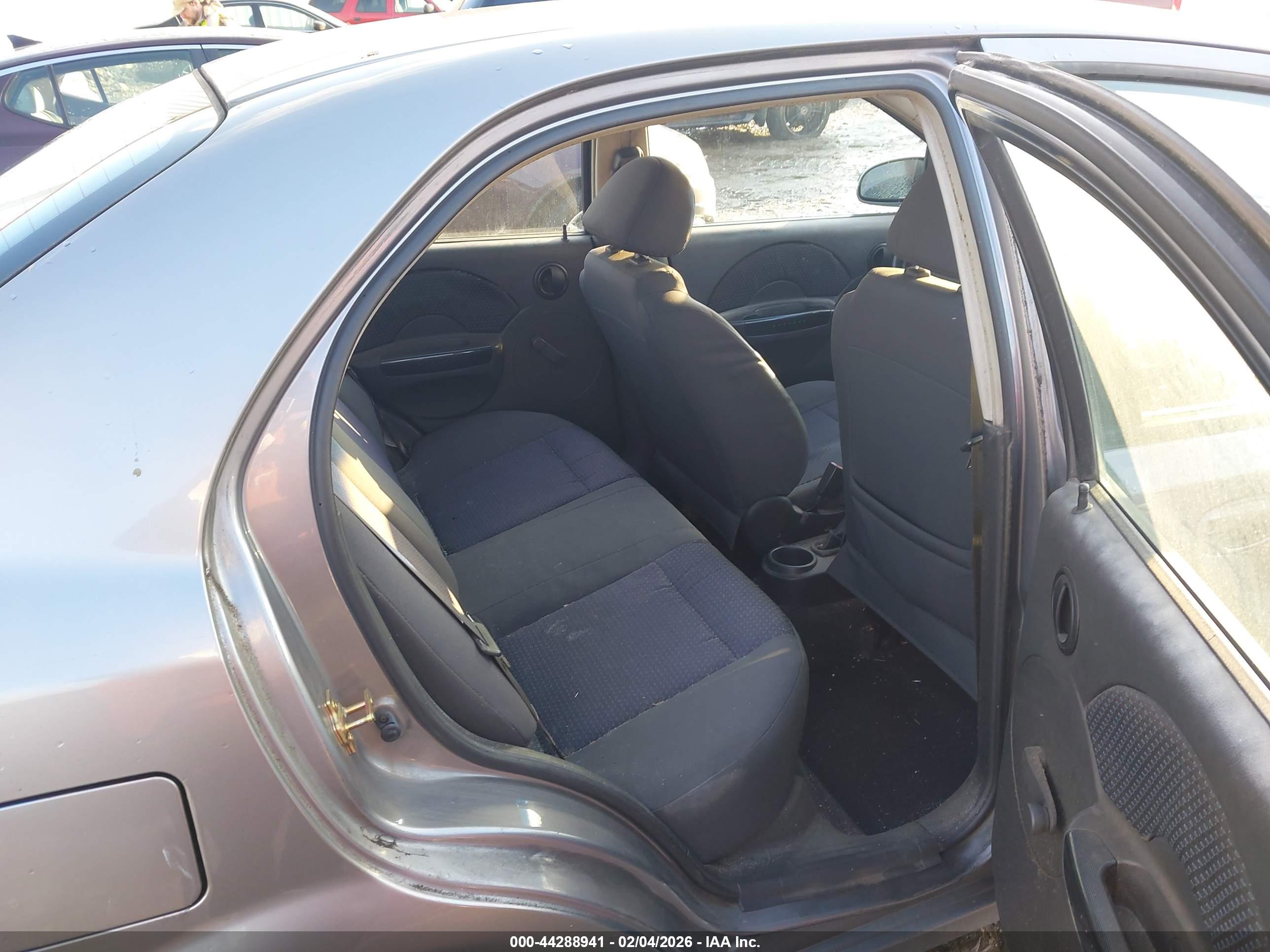 CHEVROLET AVEO image 8