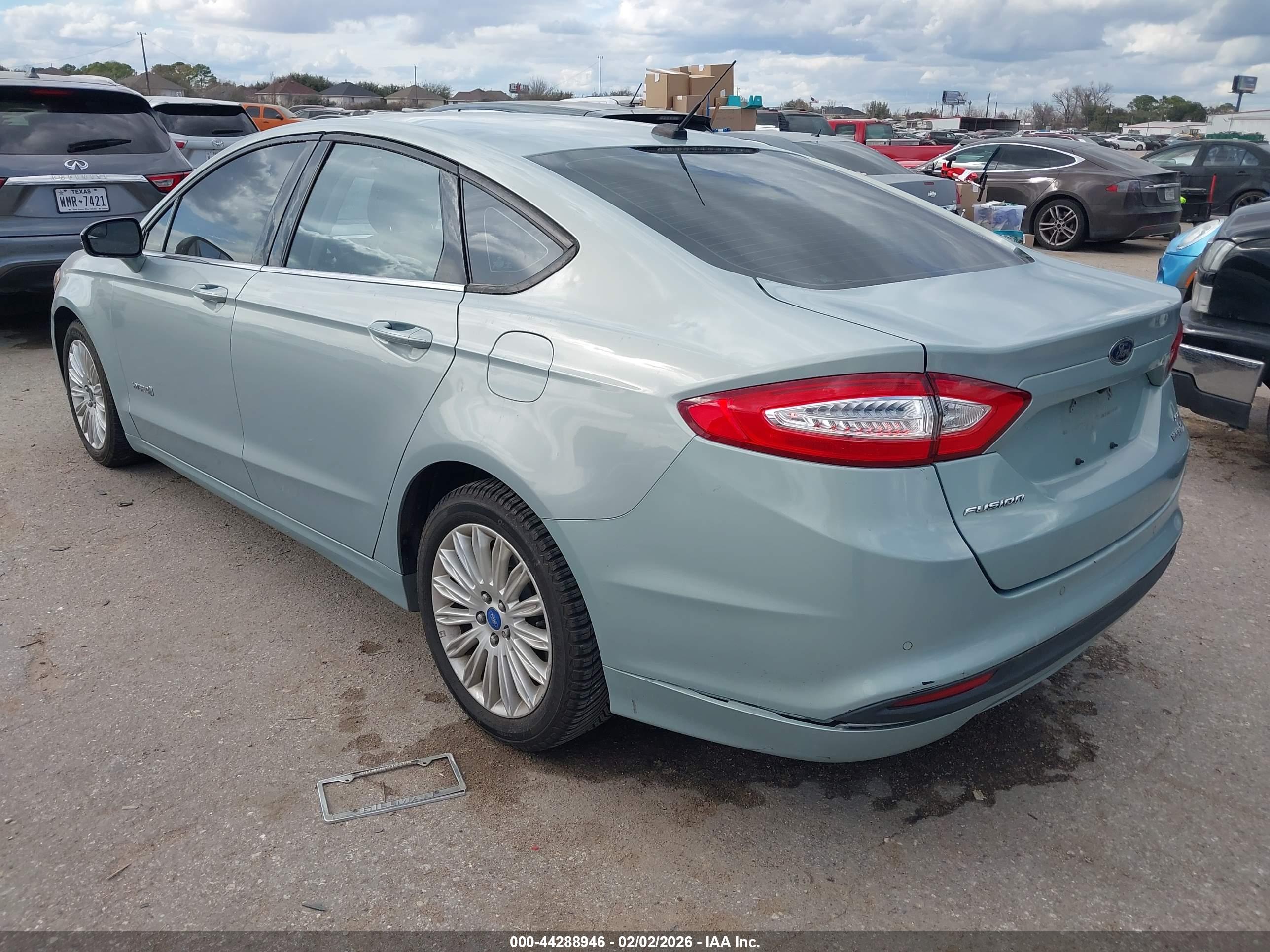 FORD FUSION image 3