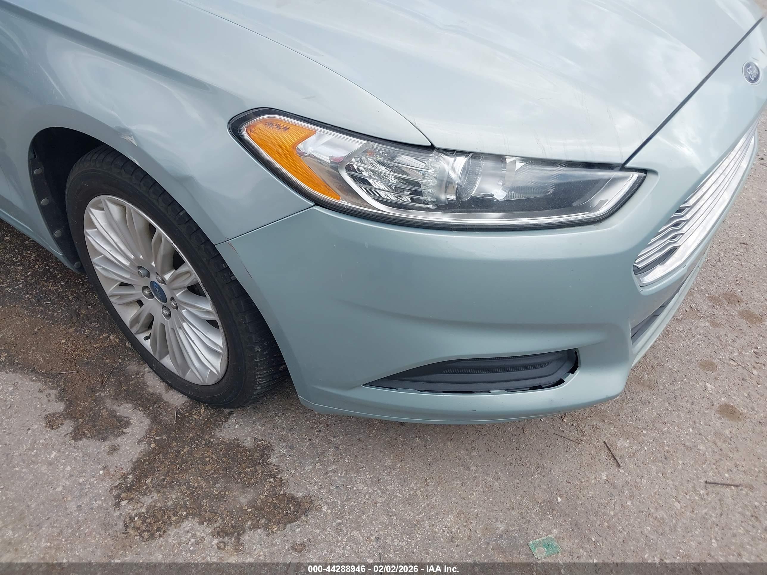 FORD FUSION image 6