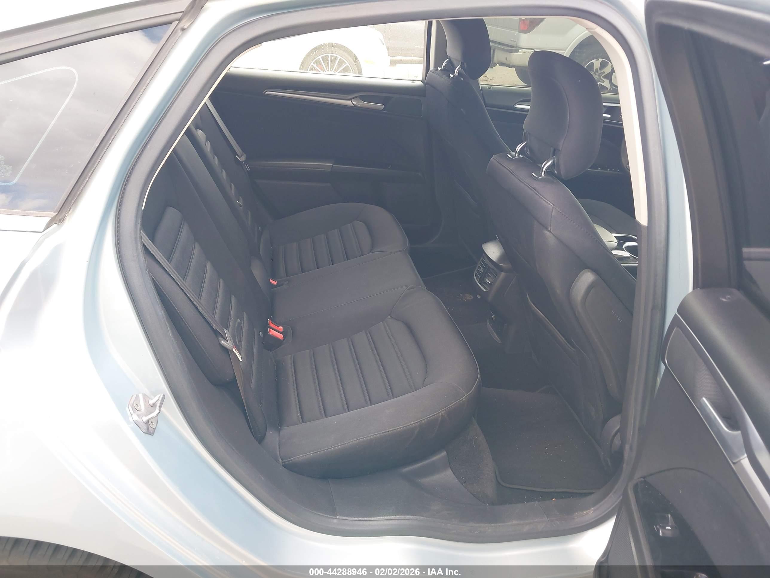 FORD FUSION image 8