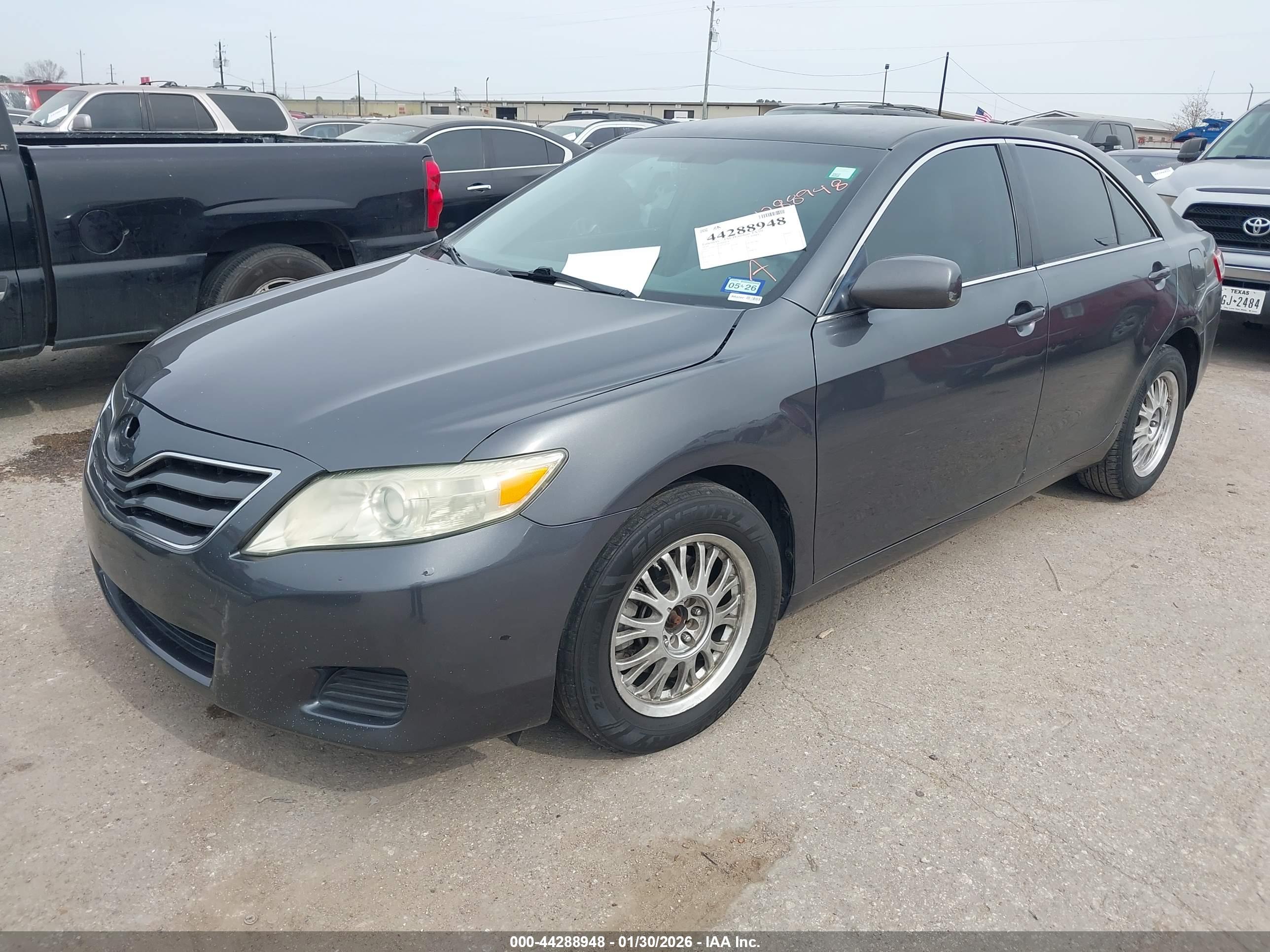 TOYOTA CAMRY image 2