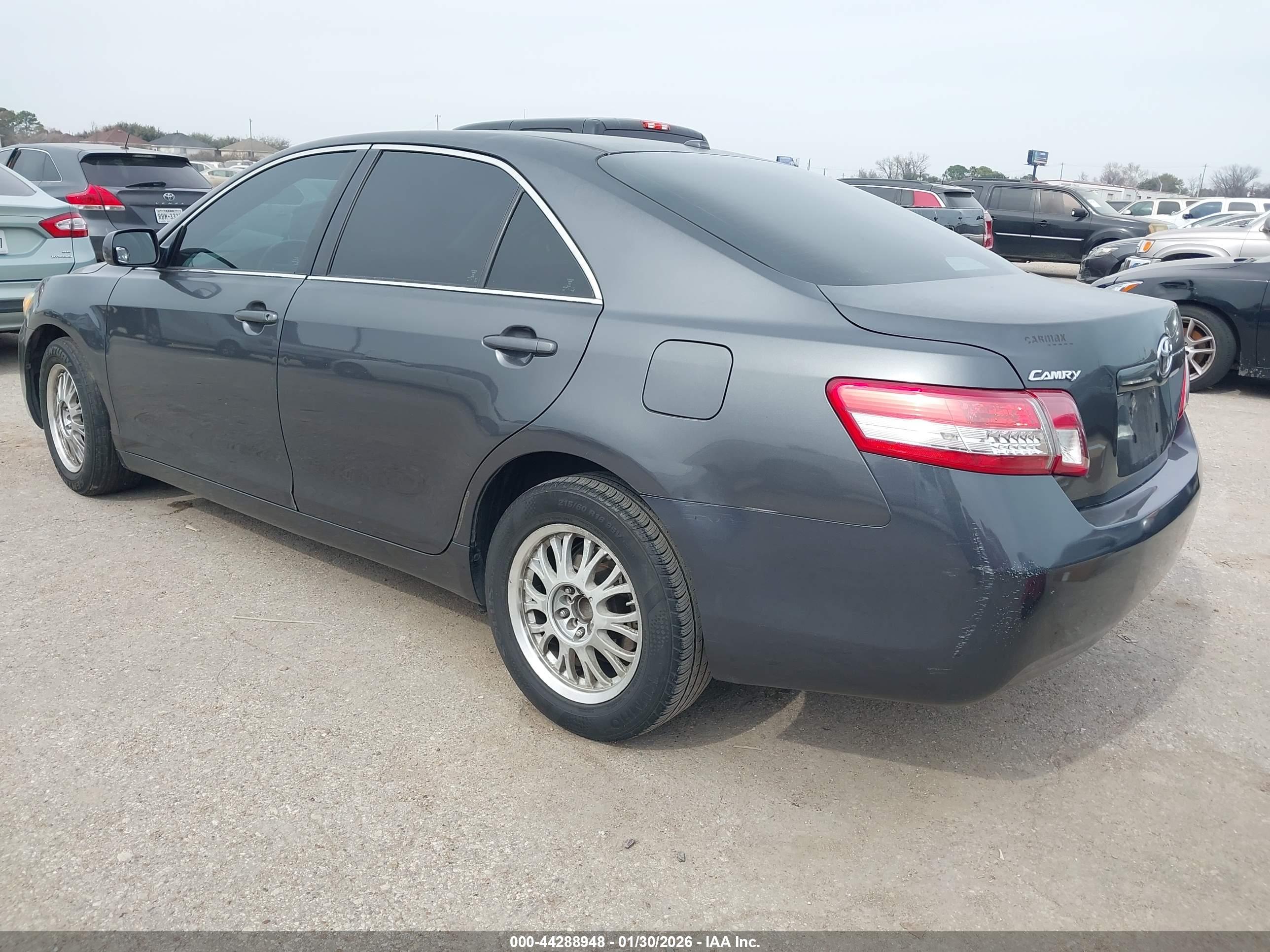 TOYOTA CAMRY image 3
