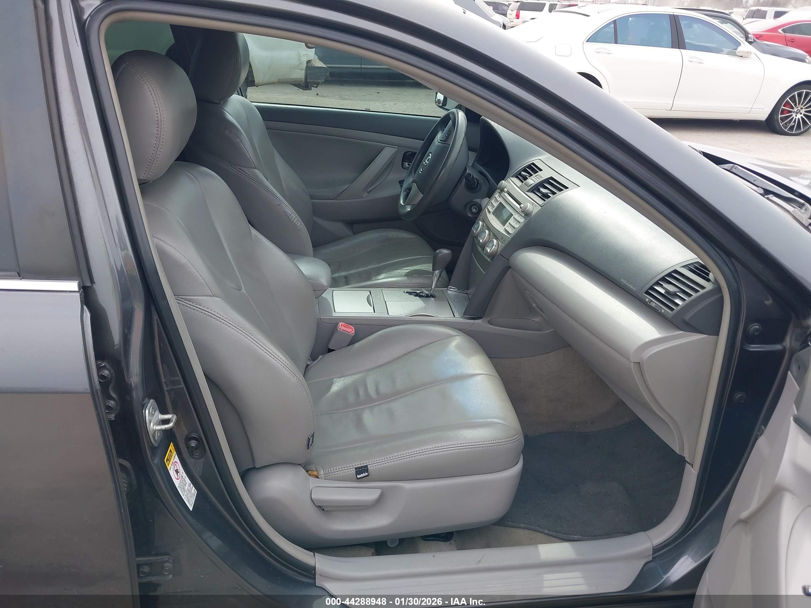 TOYOTA CAMRY image 5