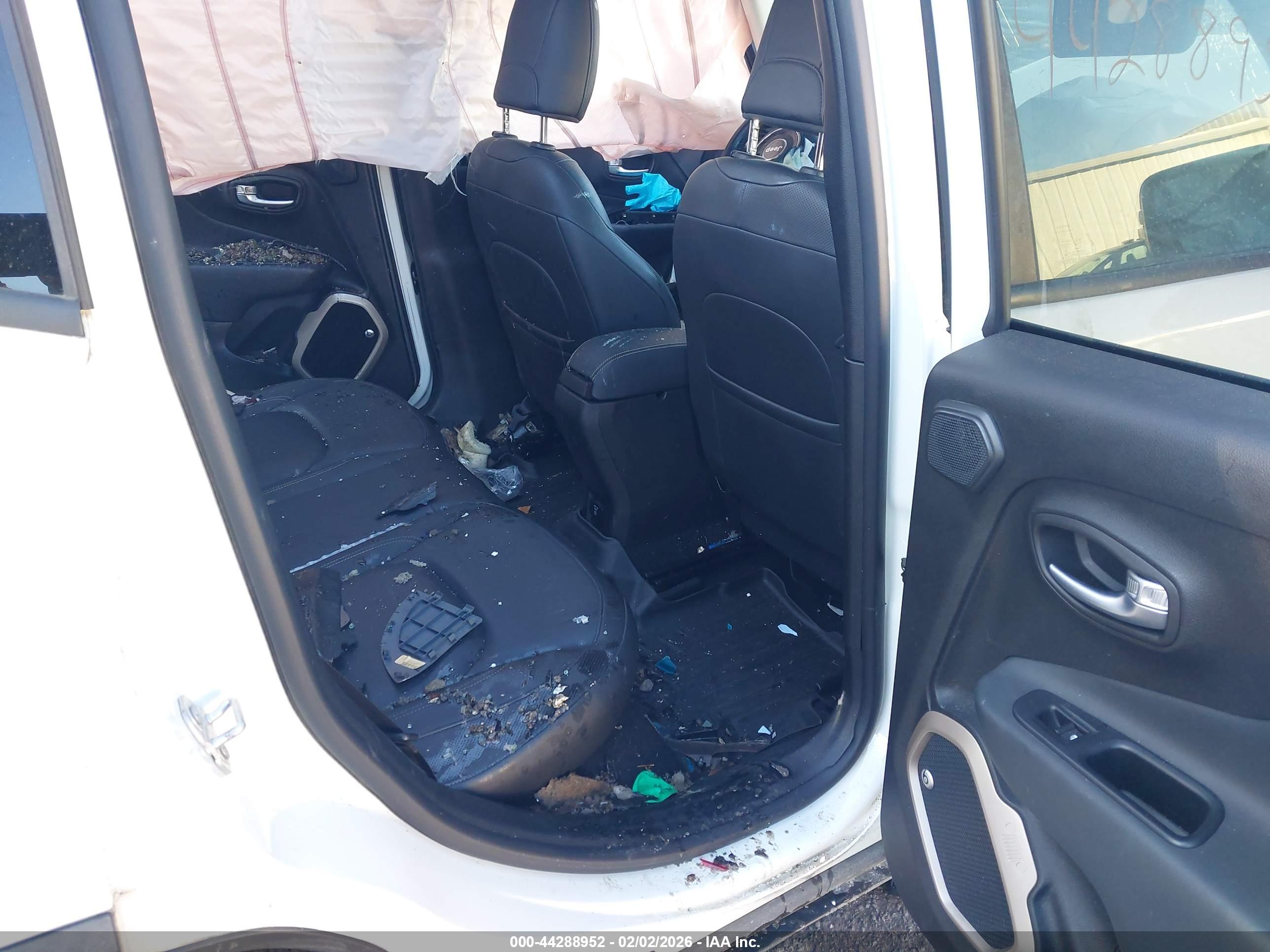 JEEP RENEGADE image 8