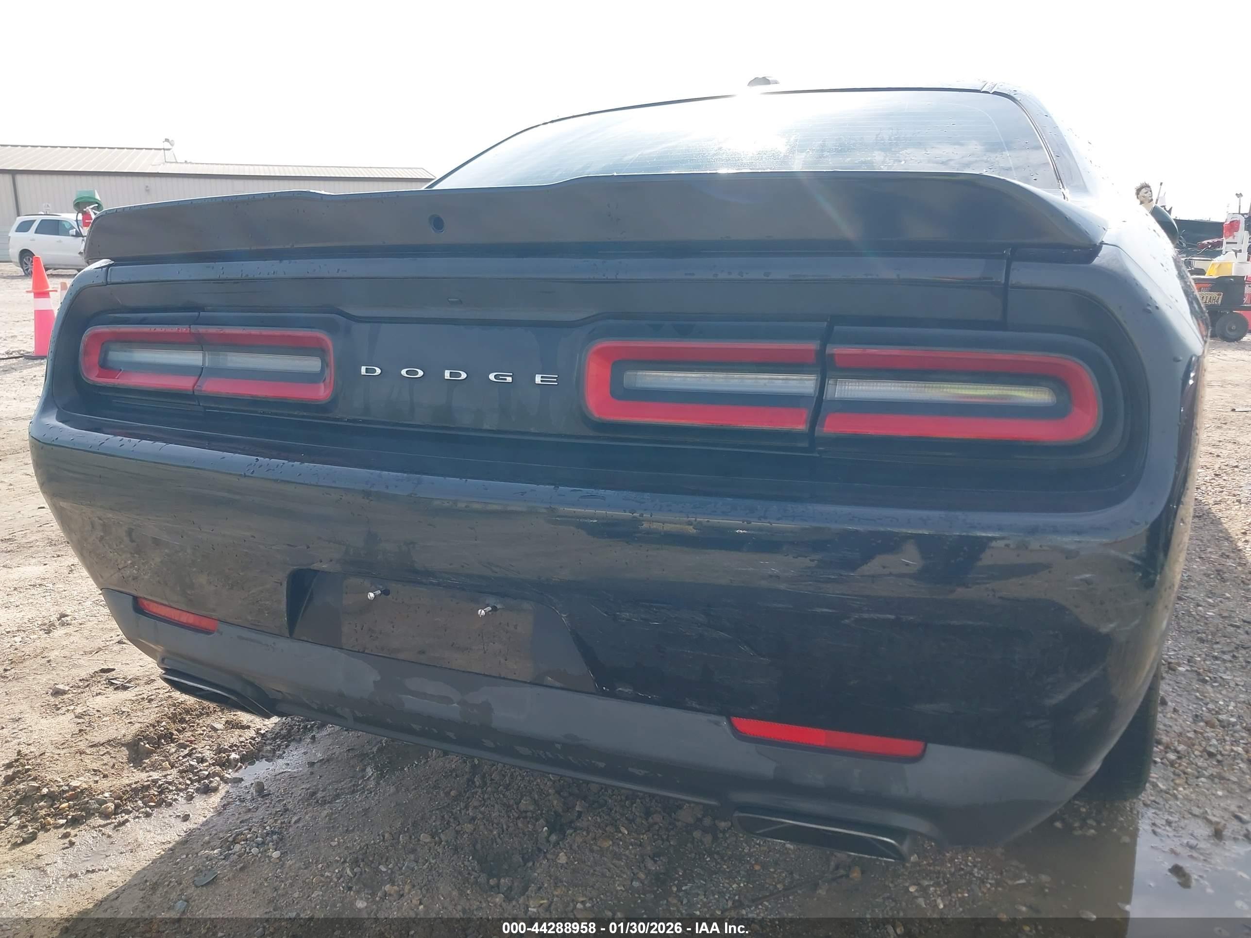 DODGE CHALLENGER image 6