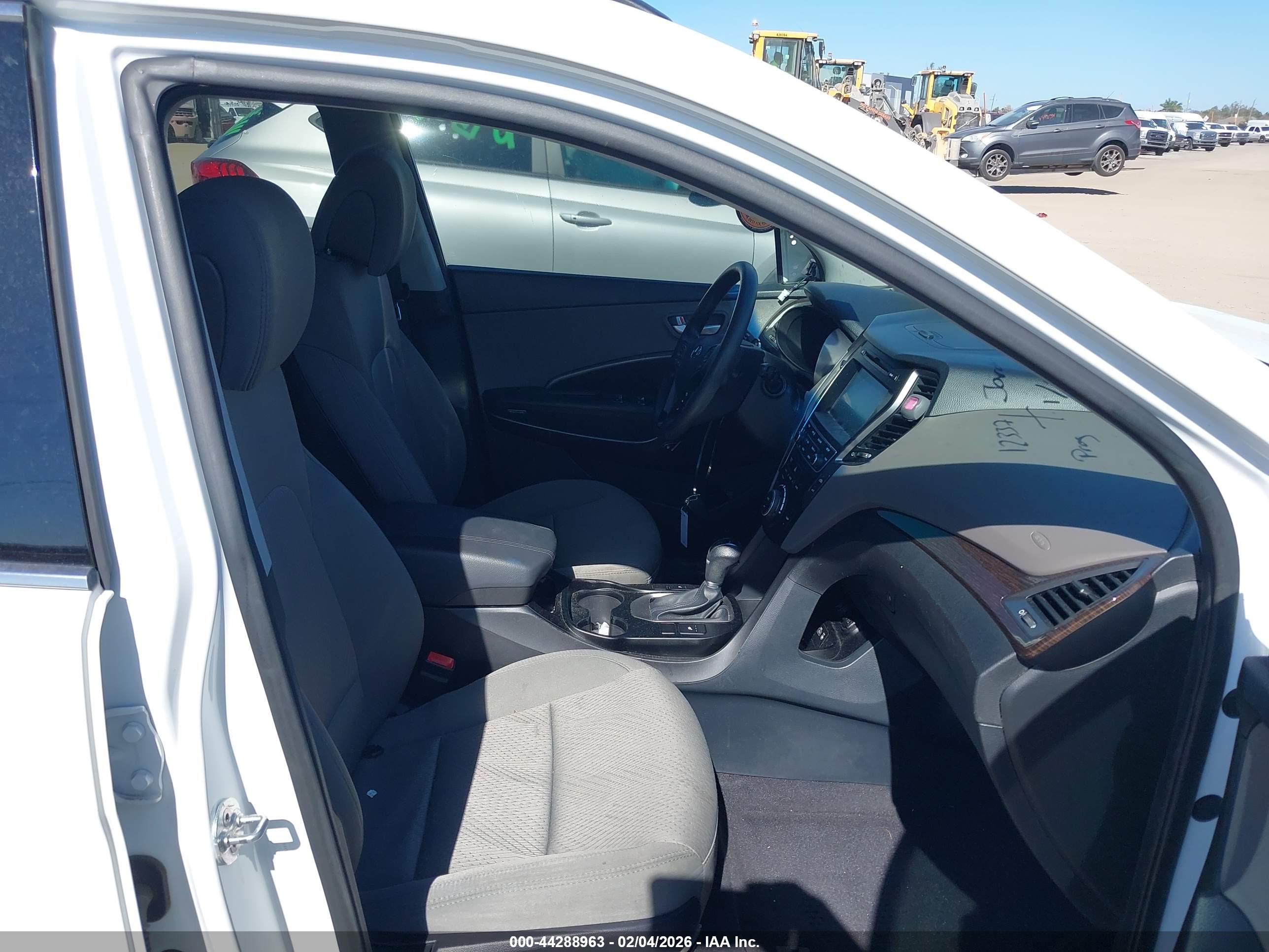 HYUNDAI SANTA image 5
