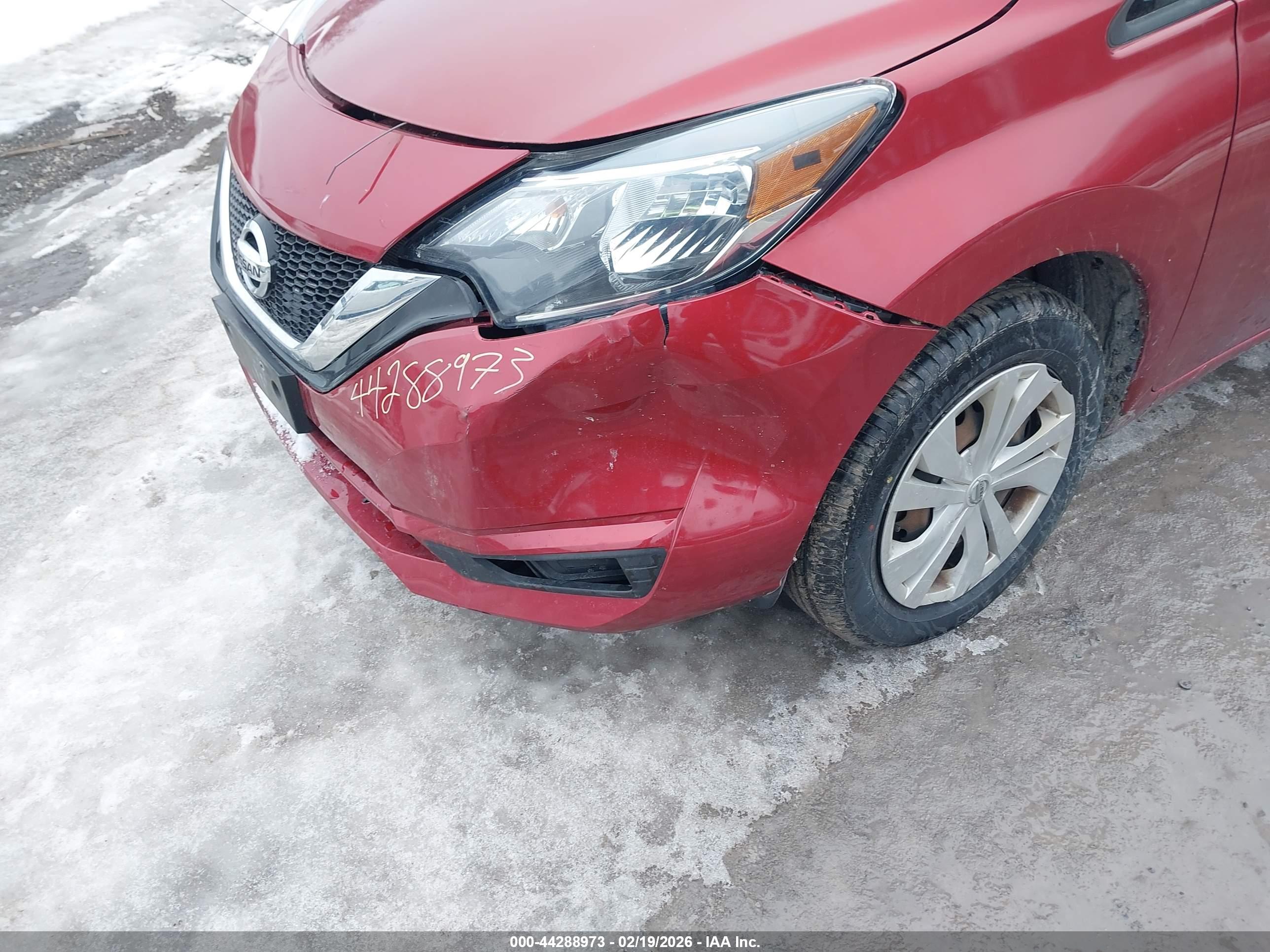 NISSAN VERSA image 6