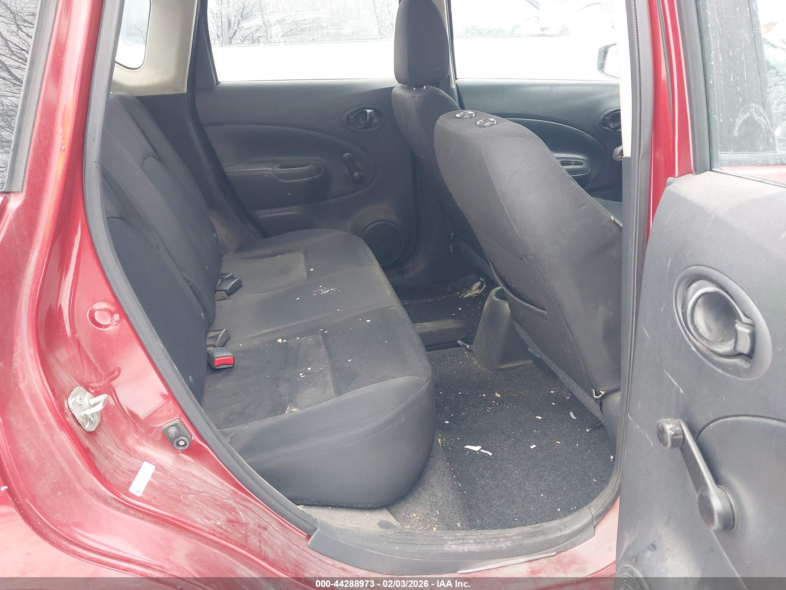 NISSAN VERSA image 8