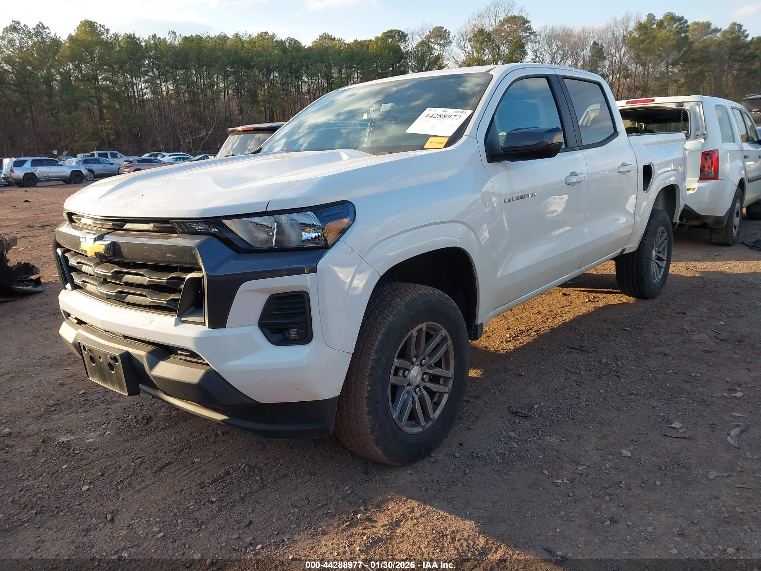 CHEVROLET COLORADO image 2