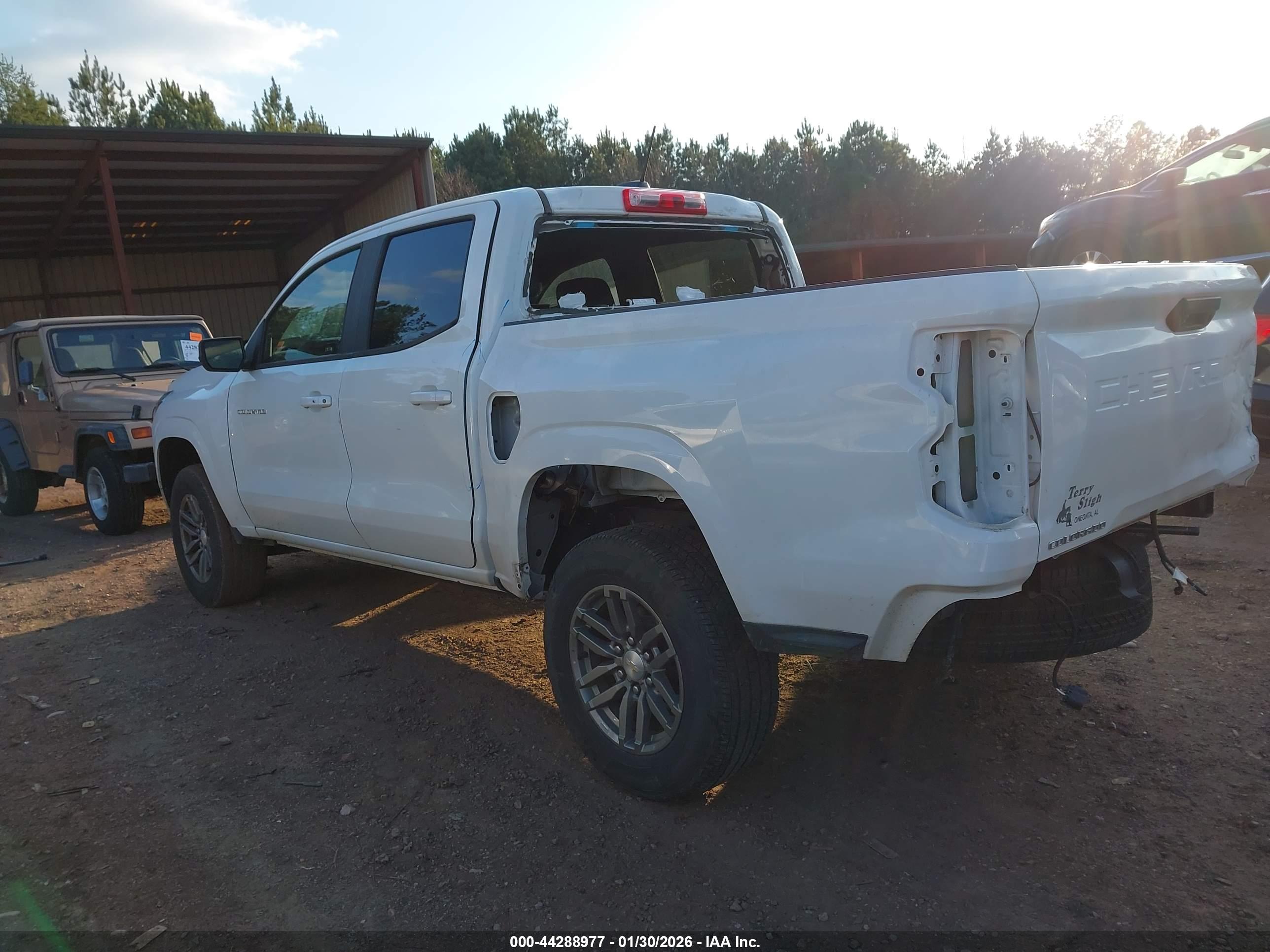CHEVROLET COLORADO image 3