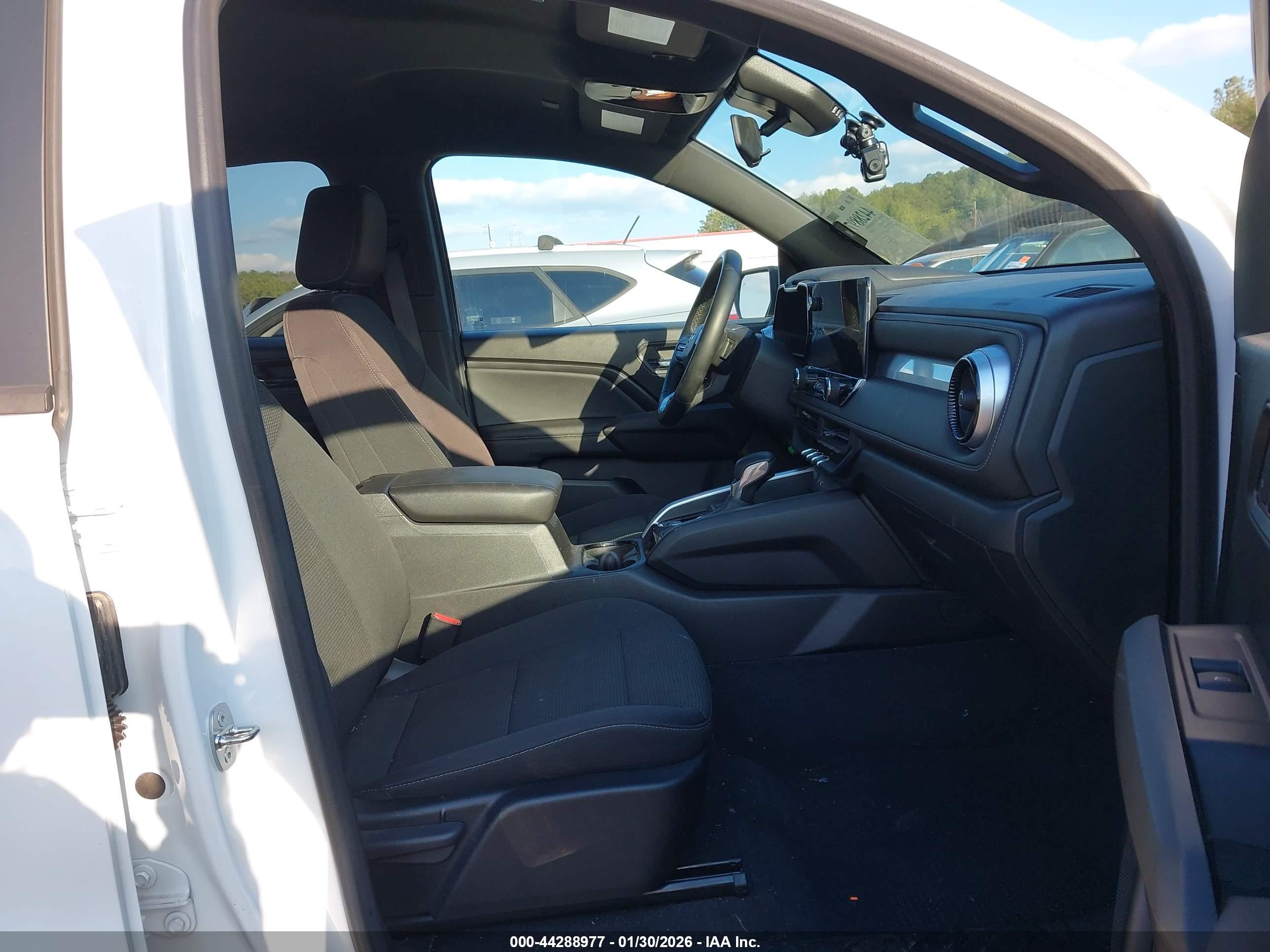 CHEVROLET COLORADO image 5