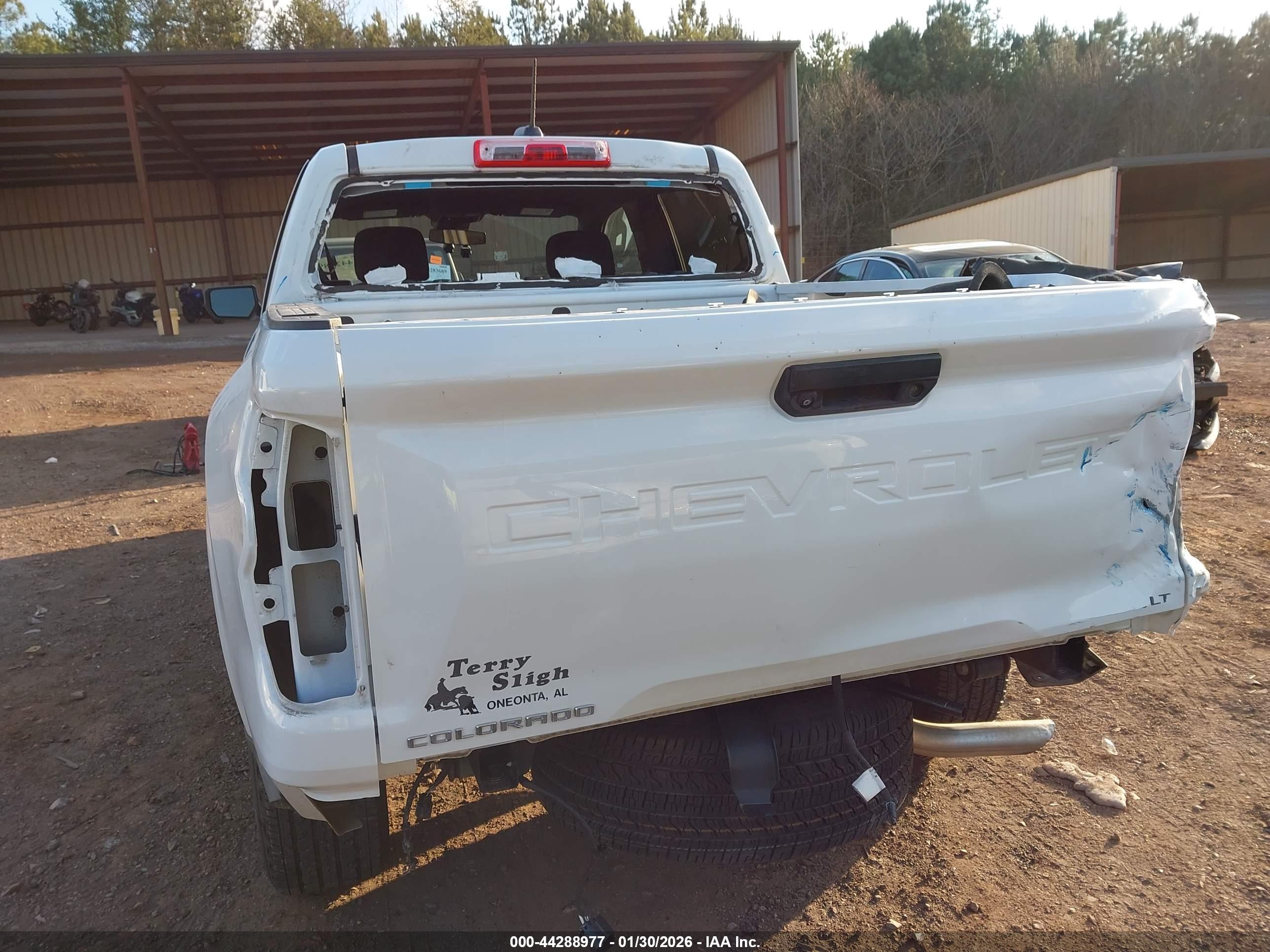 CHEVROLET COLORADO image 6