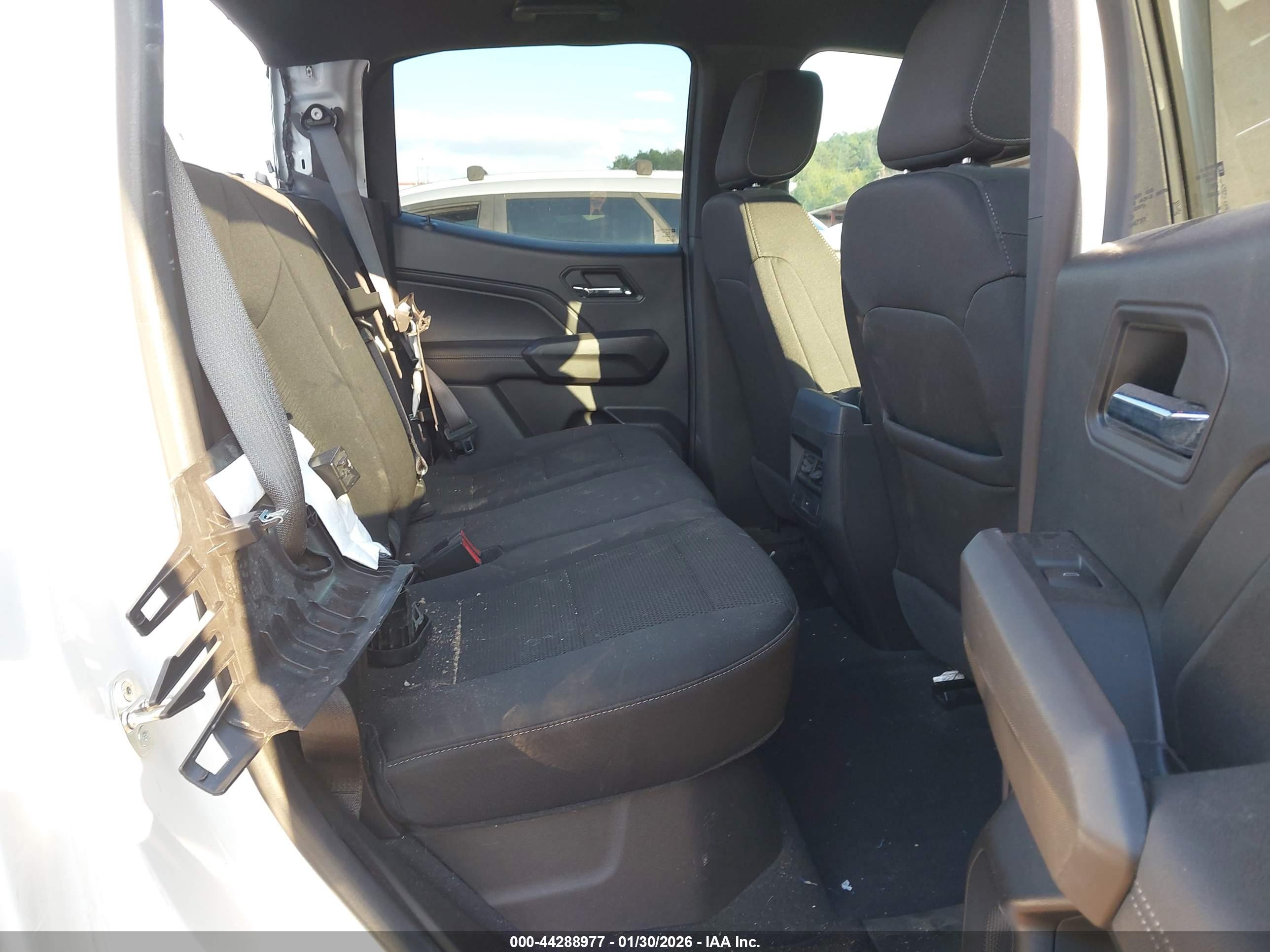 CHEVROLET COLORADO image 8