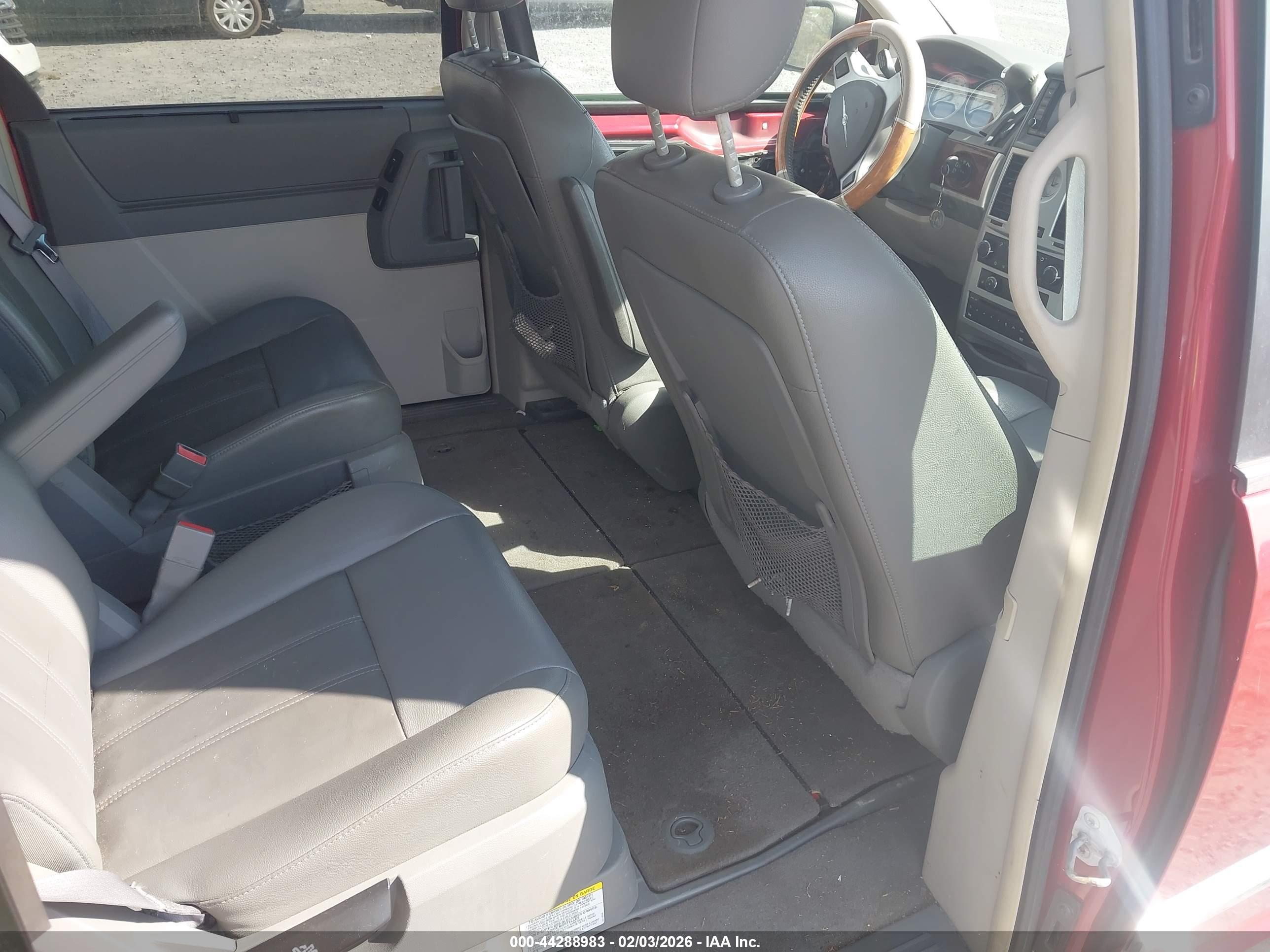 CHRYSLER TOWN image 8