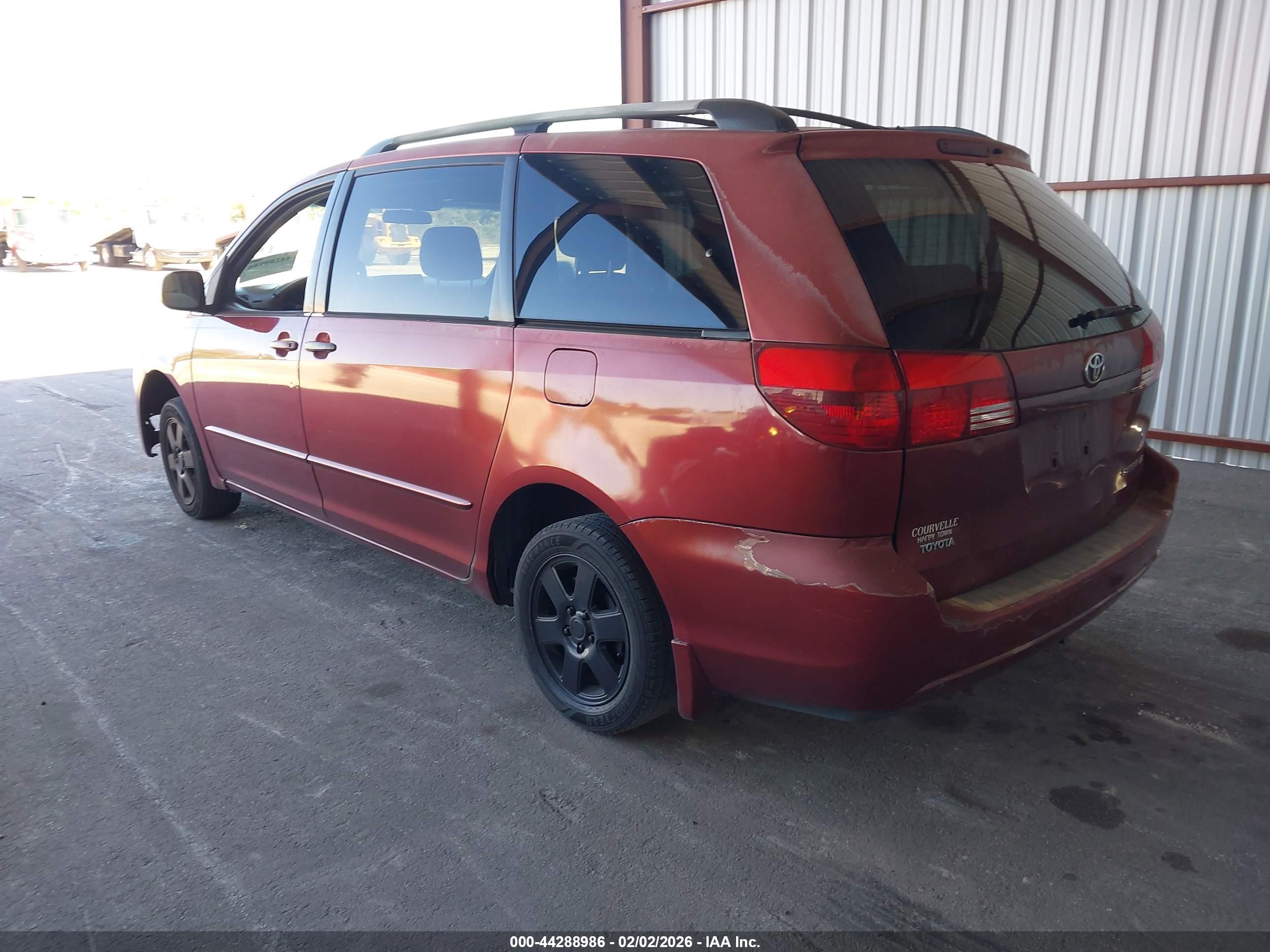 TOYOTA SIENNA image 3