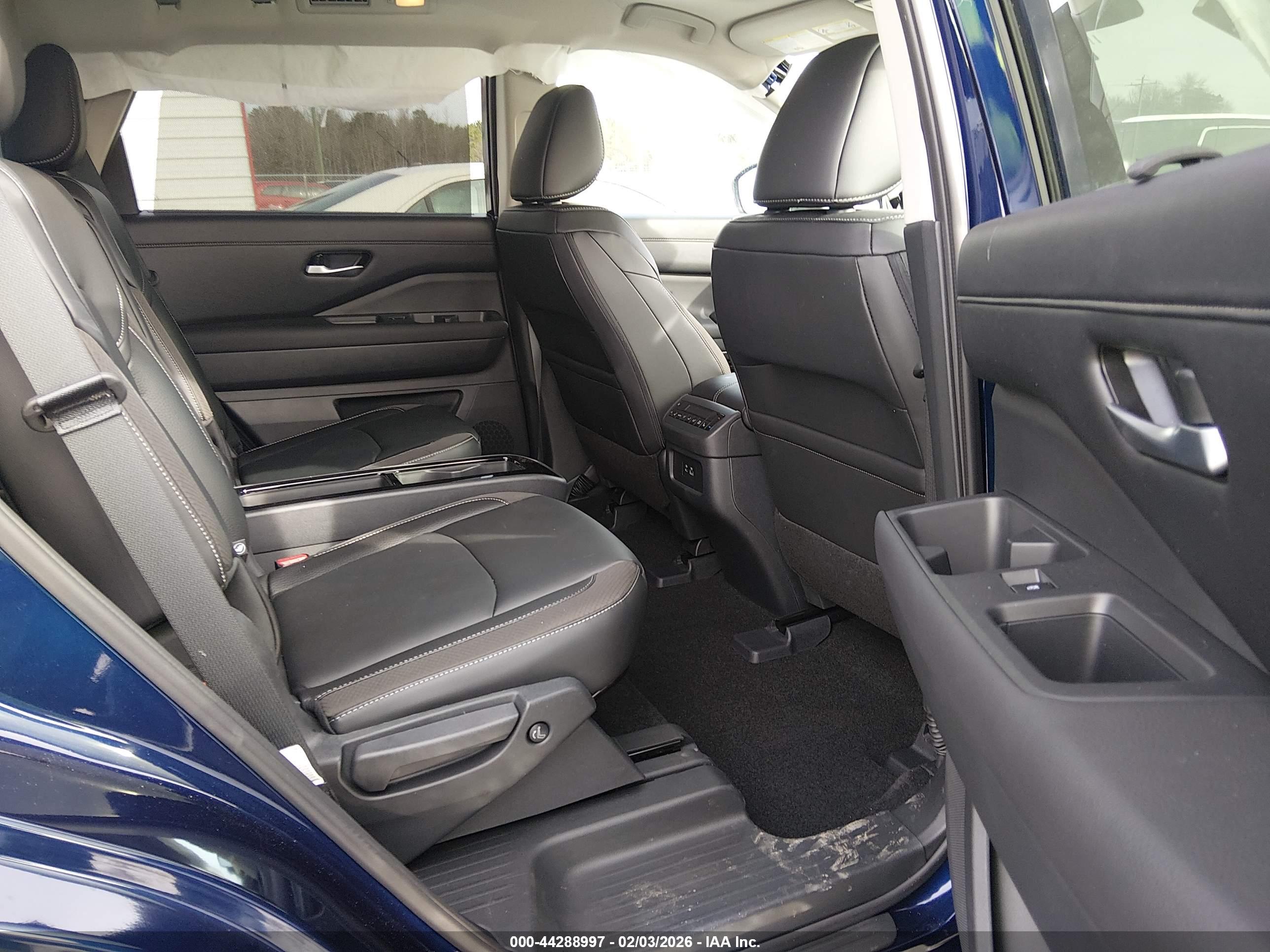 NISSAN PATHFINDER image 8