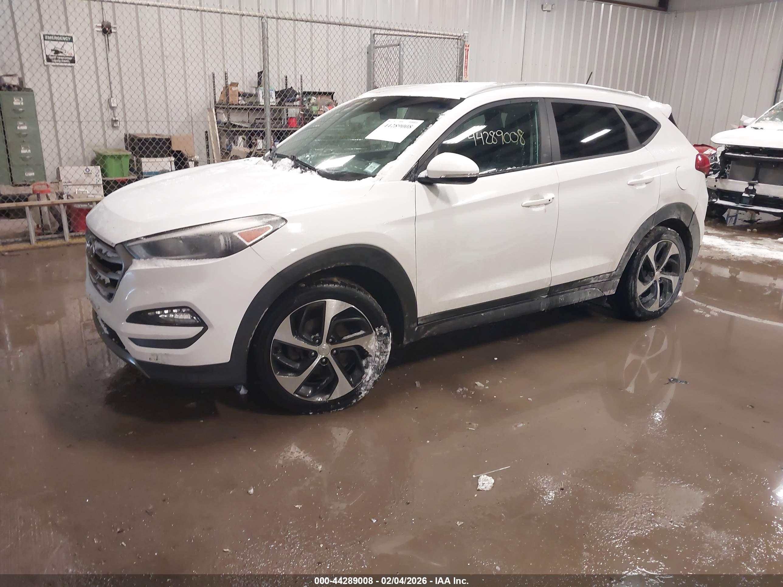 HYUNDAI TUCSON image 2