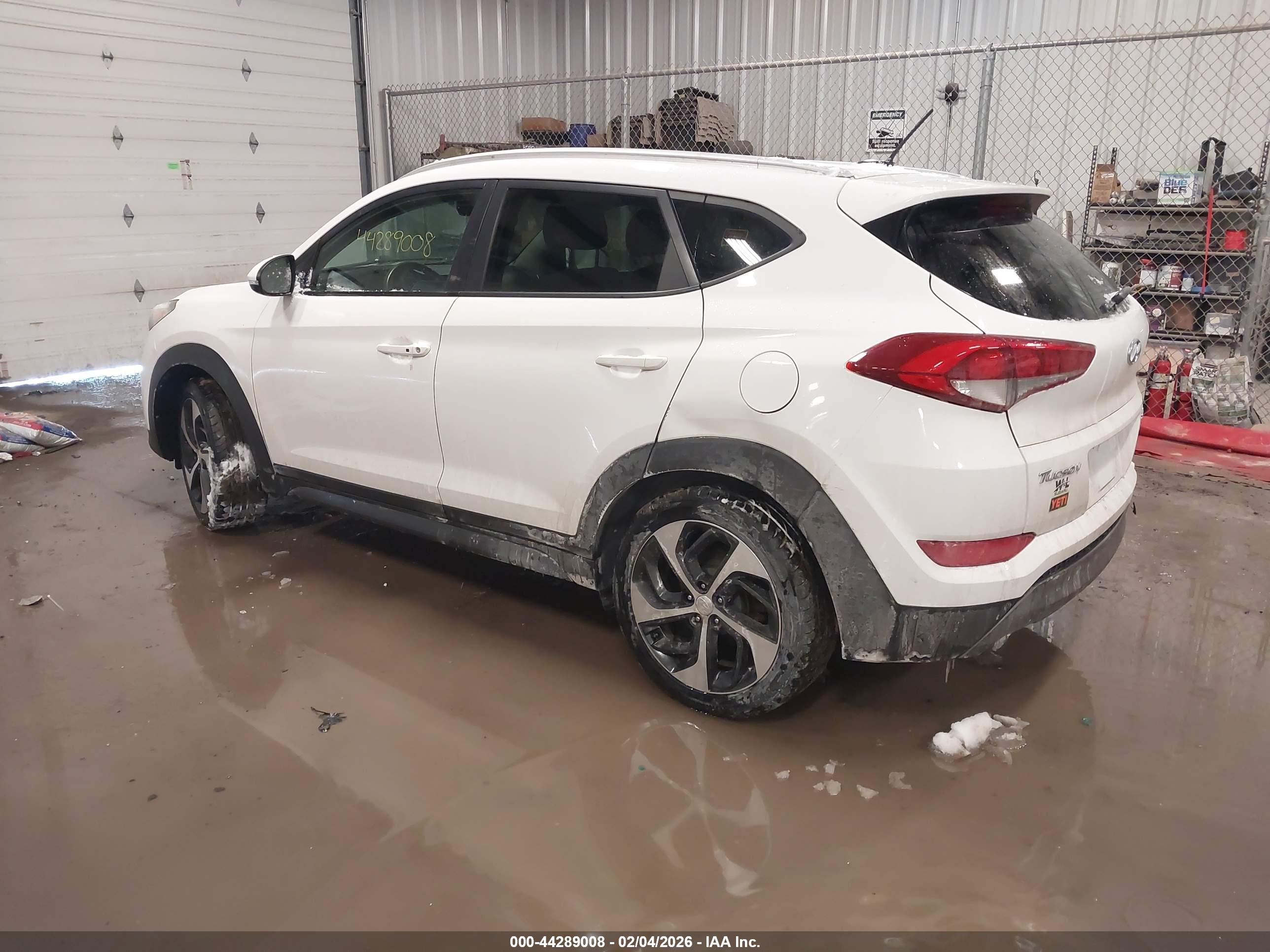 HYUNDAI TUCSON image 3