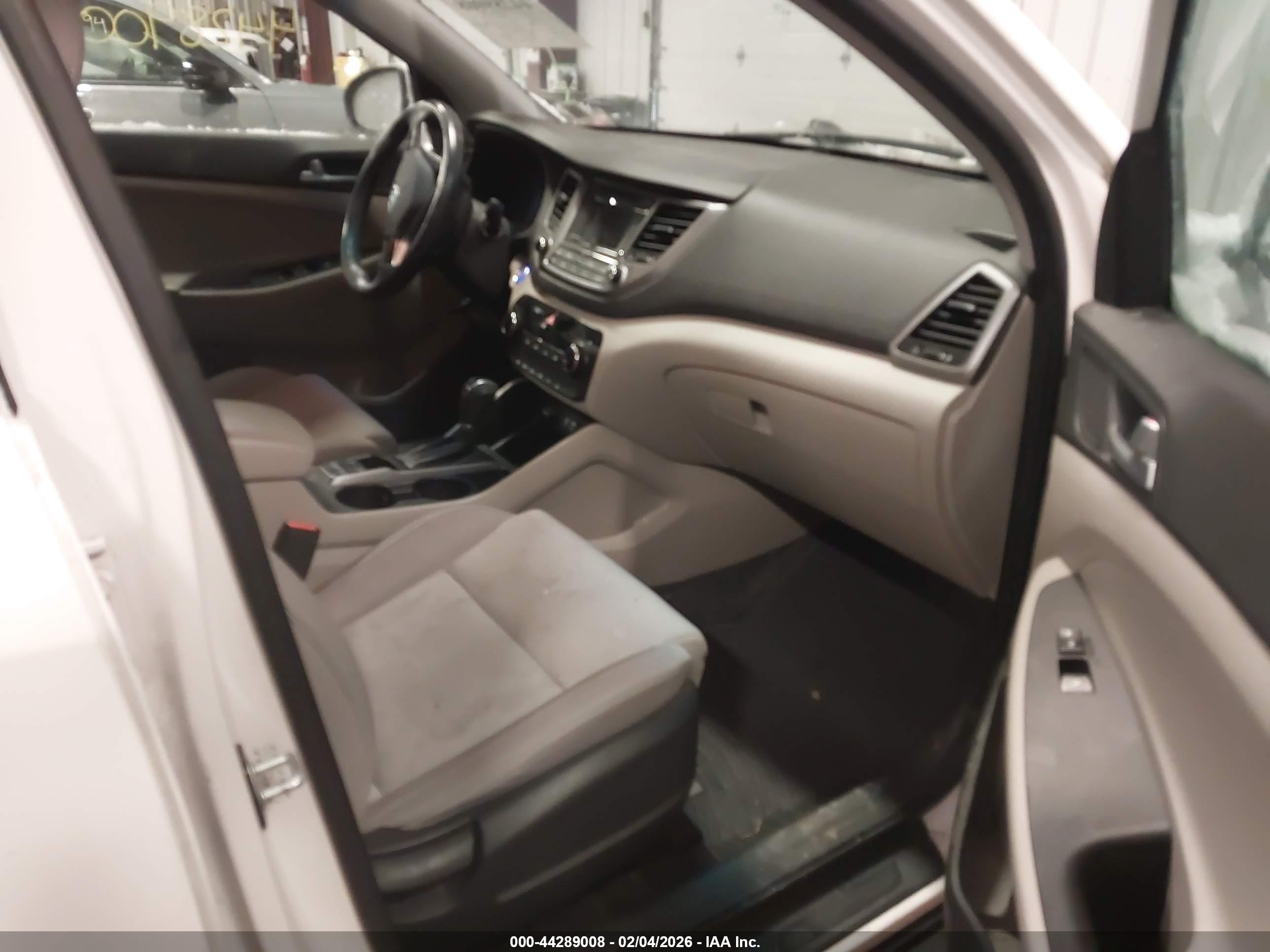 HYUNDAI TUCSON image 5