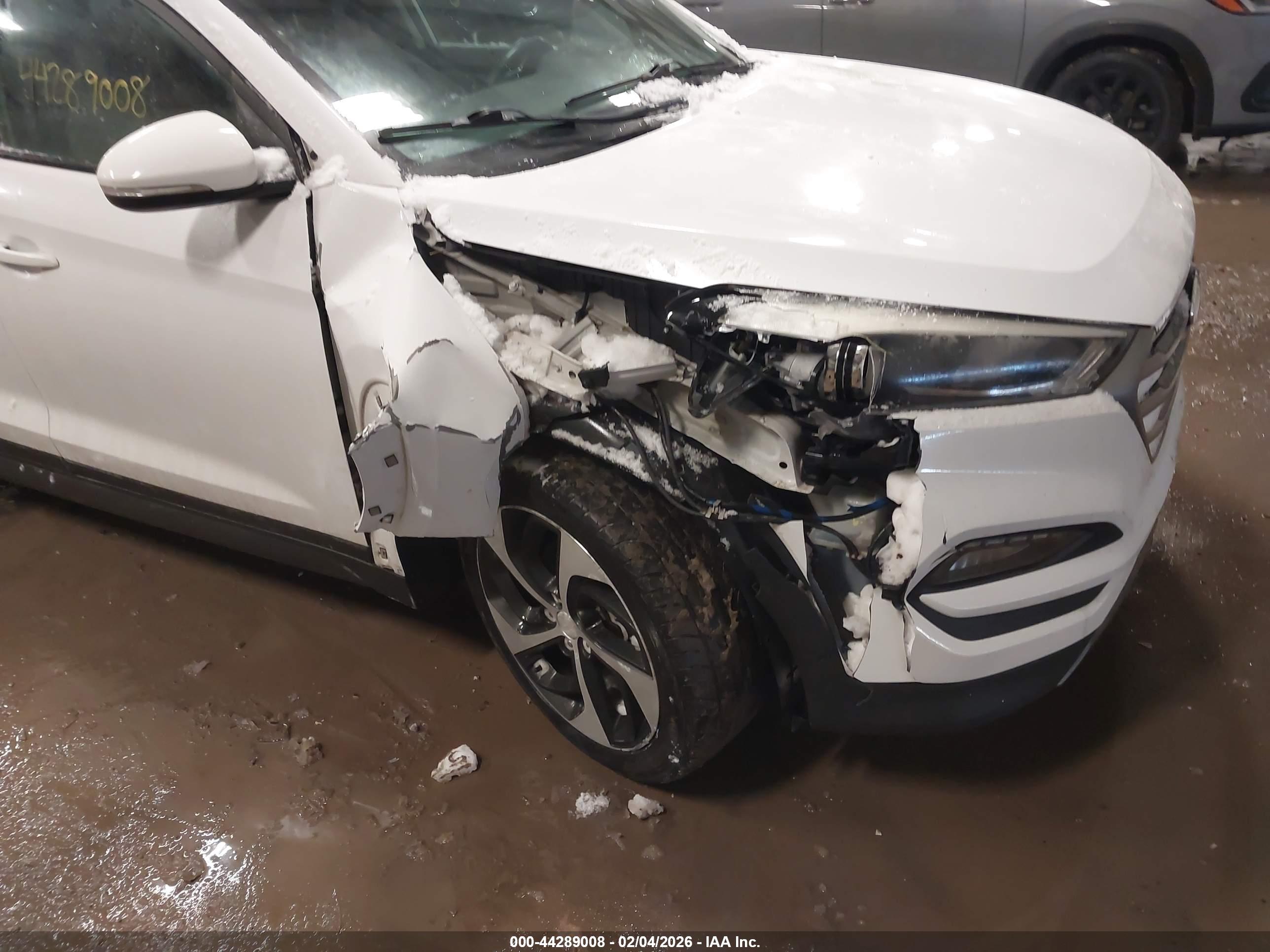 HYUNDAI TUCSON image 6