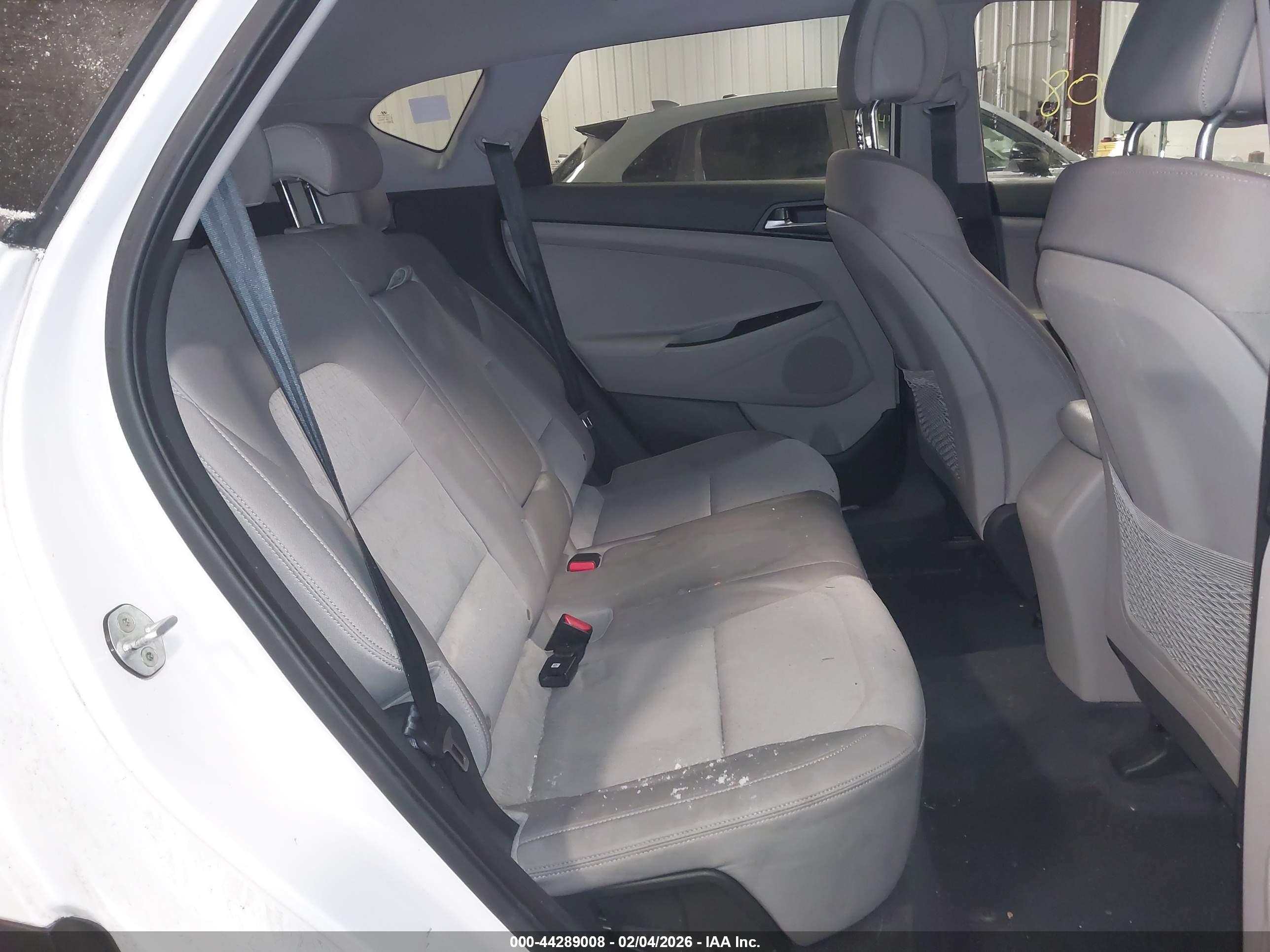 HYUNDAI TUCSON image 8