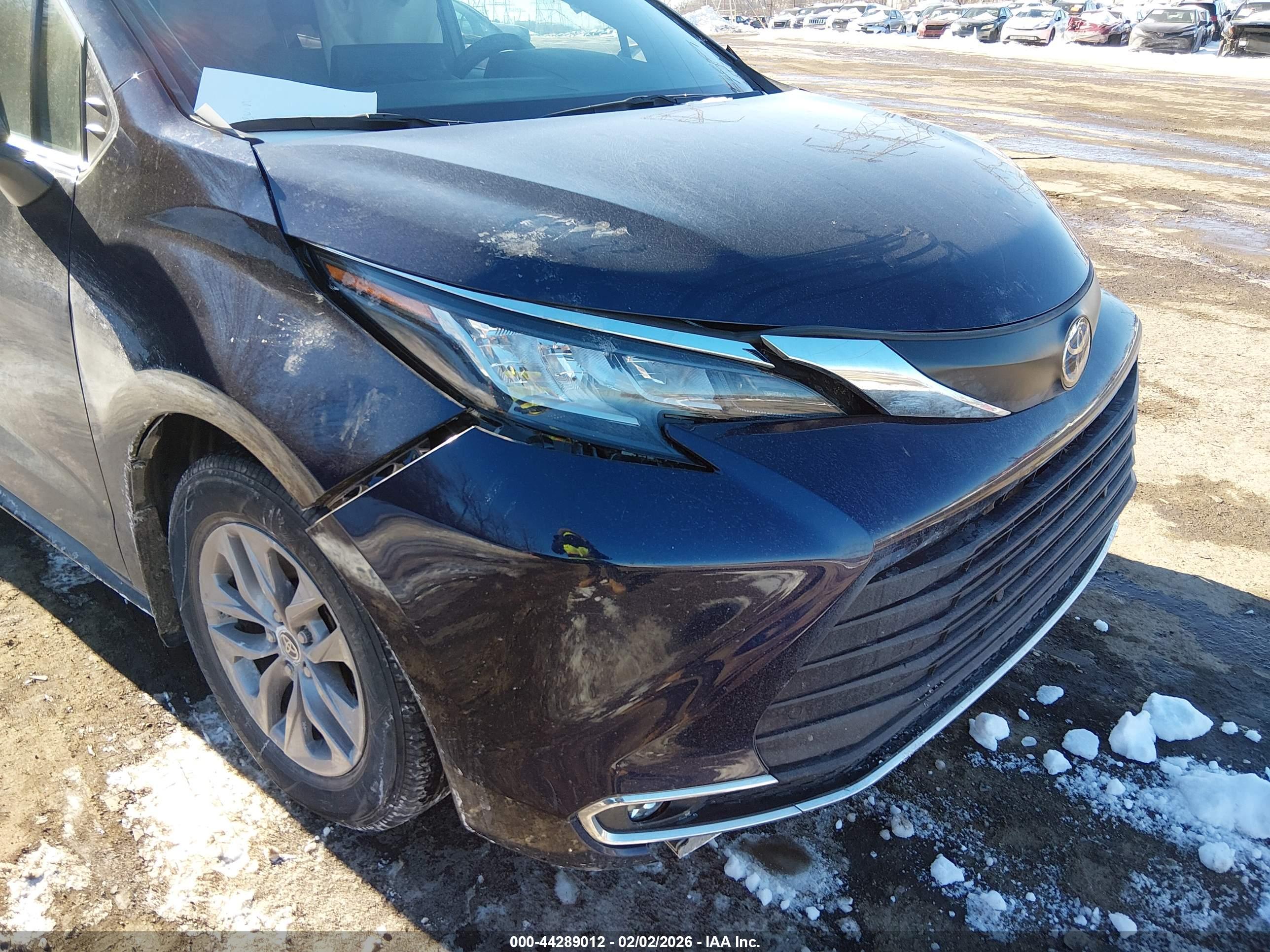 TOYOTA SIENNA image 6