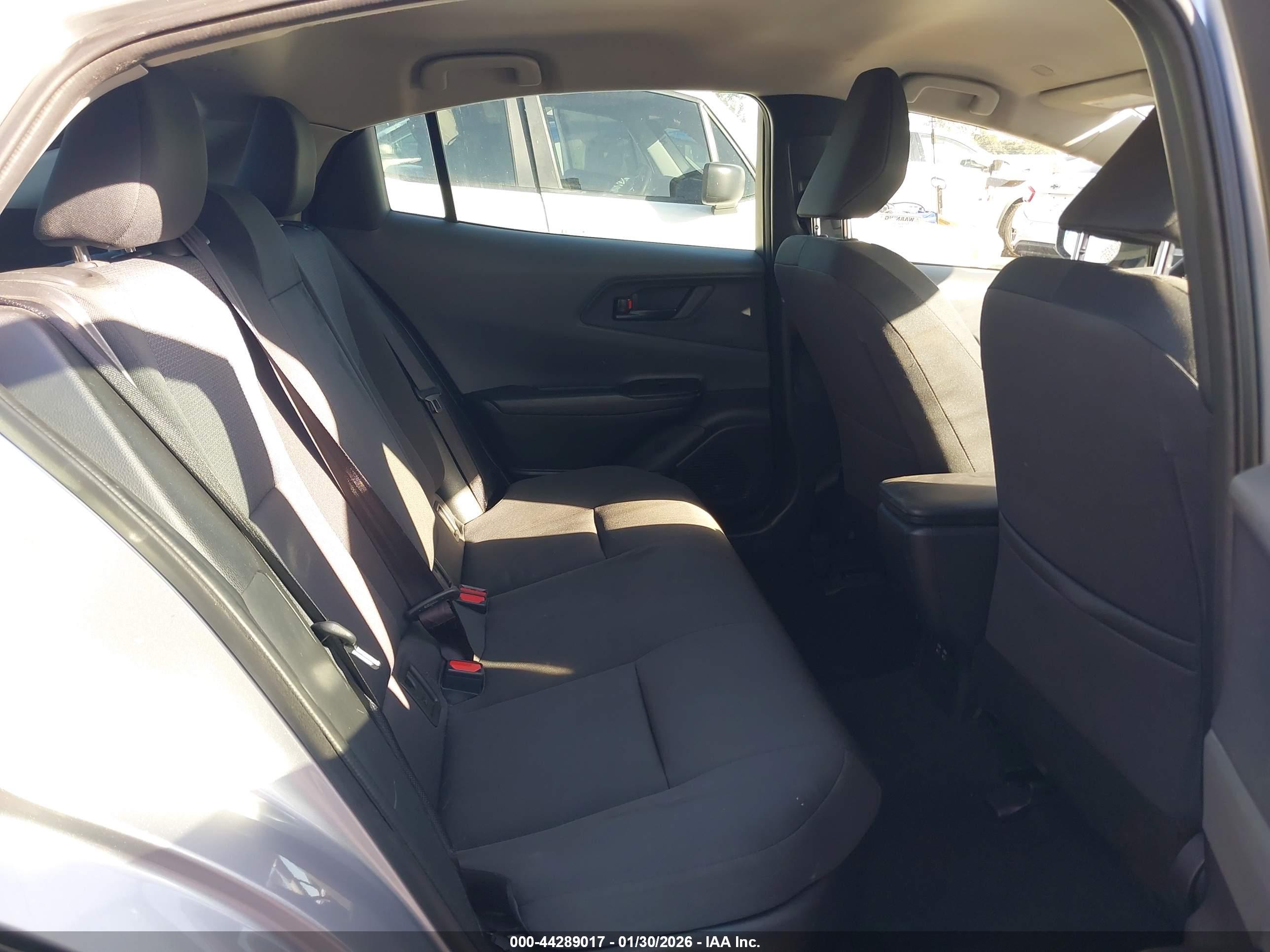 TOYOTA PRIUS image 8