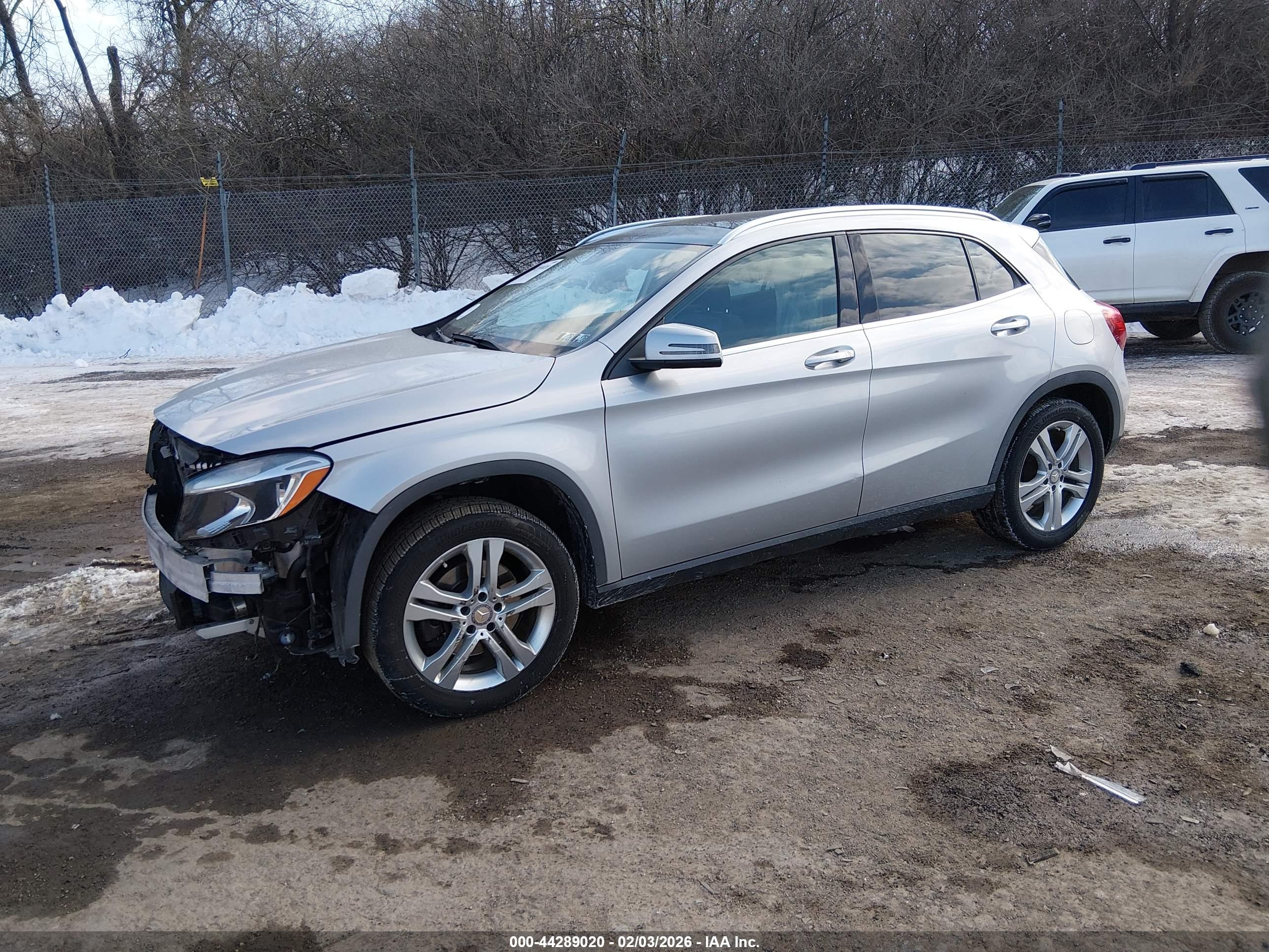 MERCEDES-BENZ GLA image 2