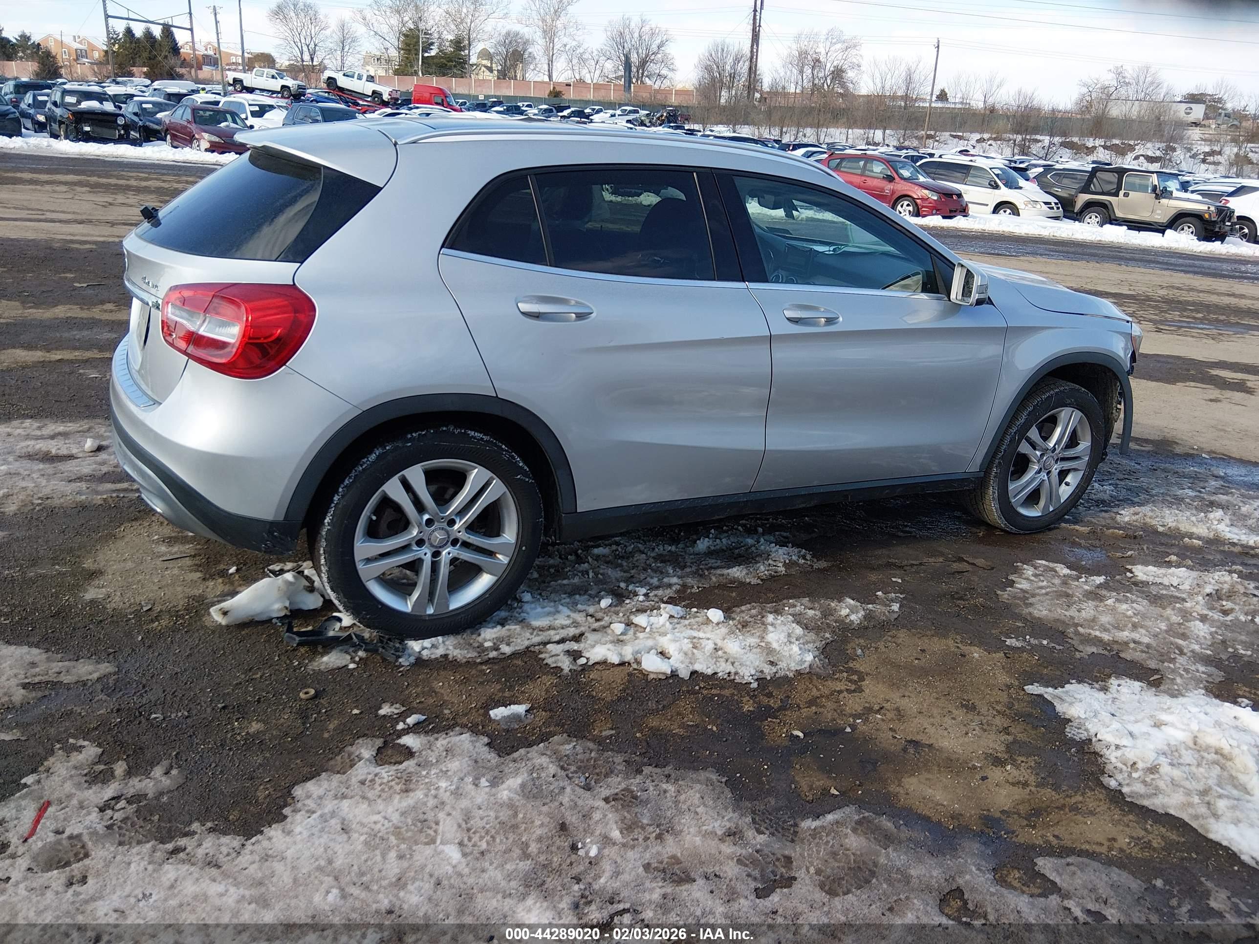 MERCEDES-BENZ GLA image 4