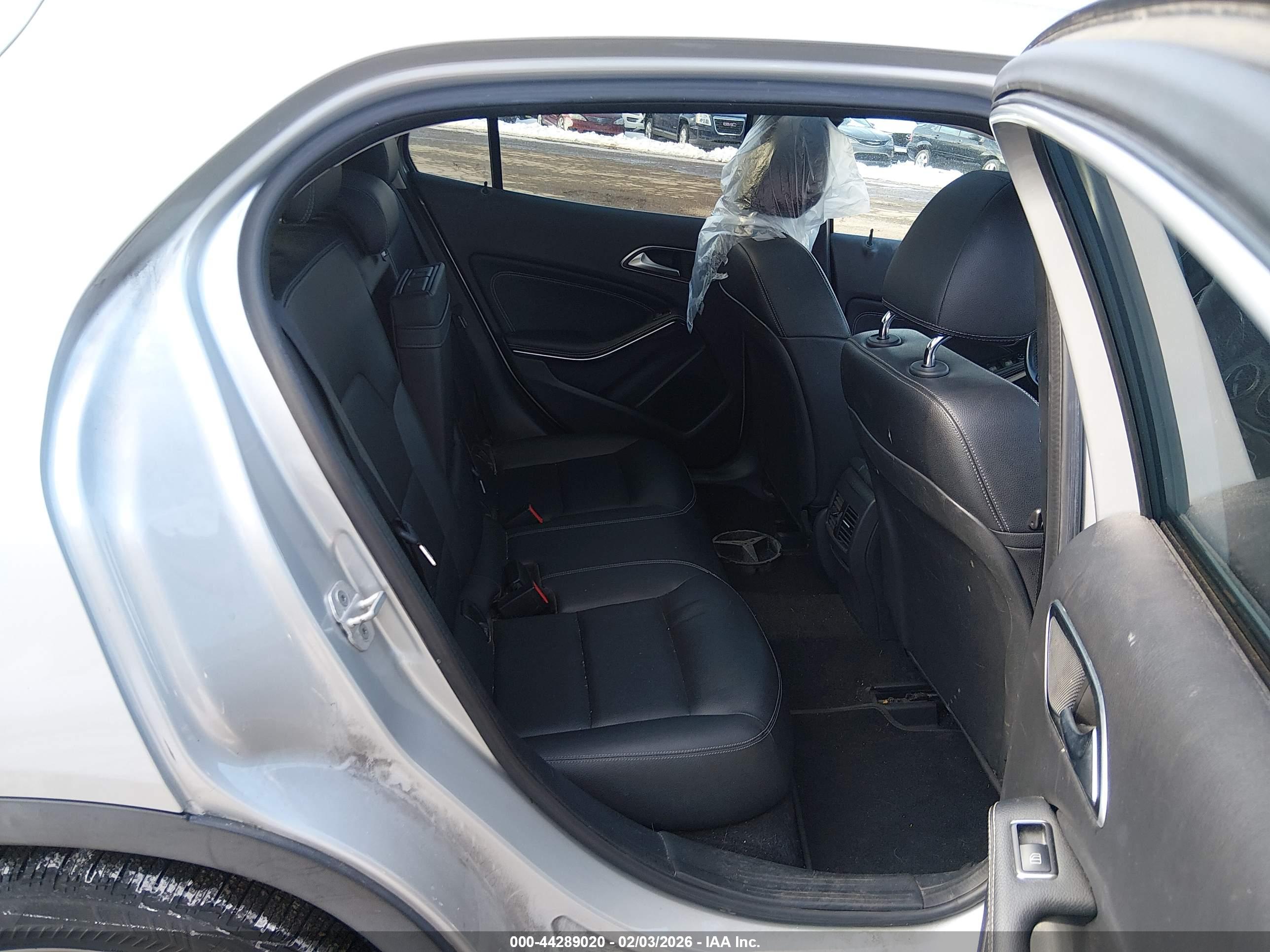 MERCEDES-BENZ GLA image 8