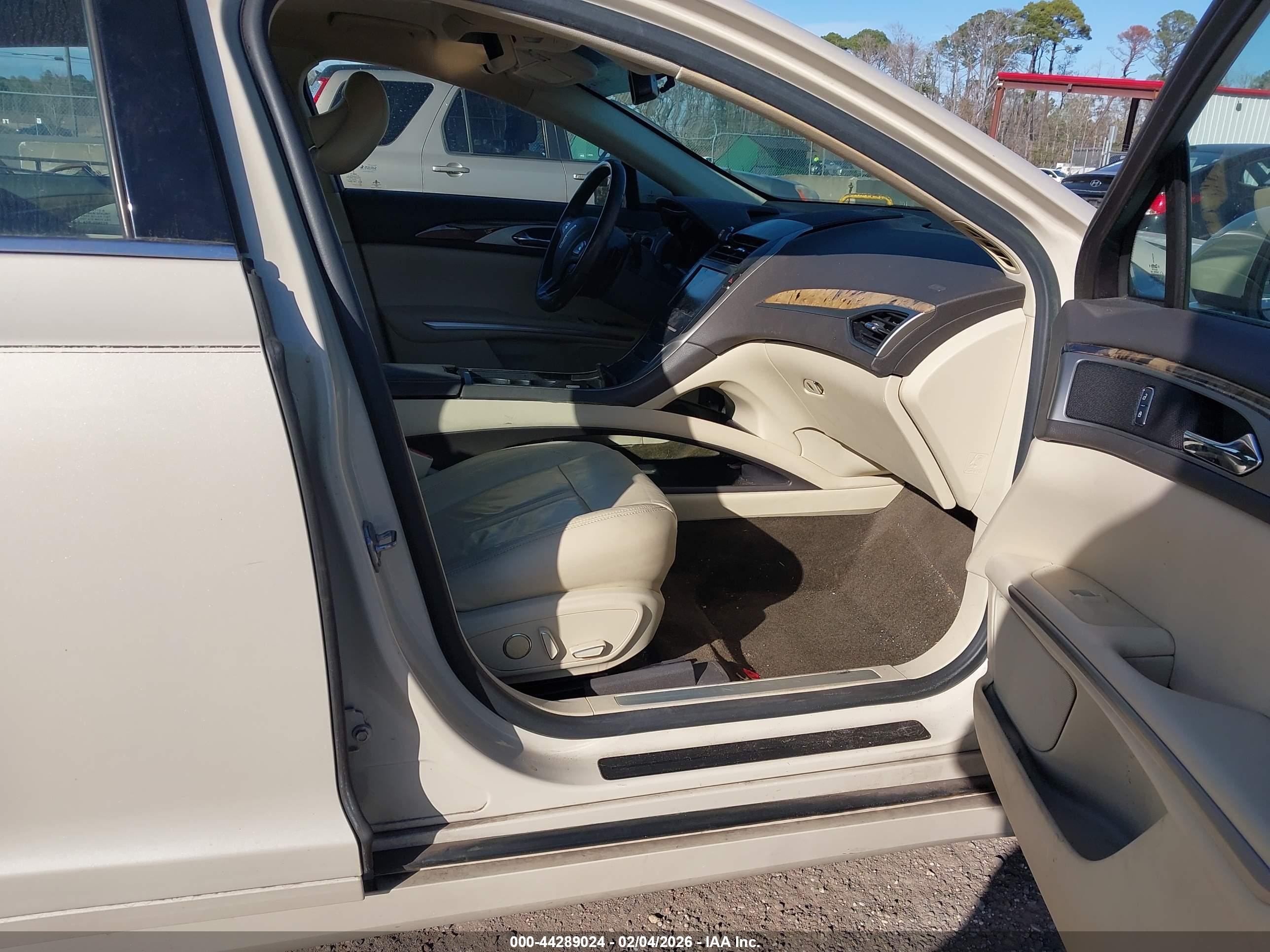 LINCOLN MKZ image 5