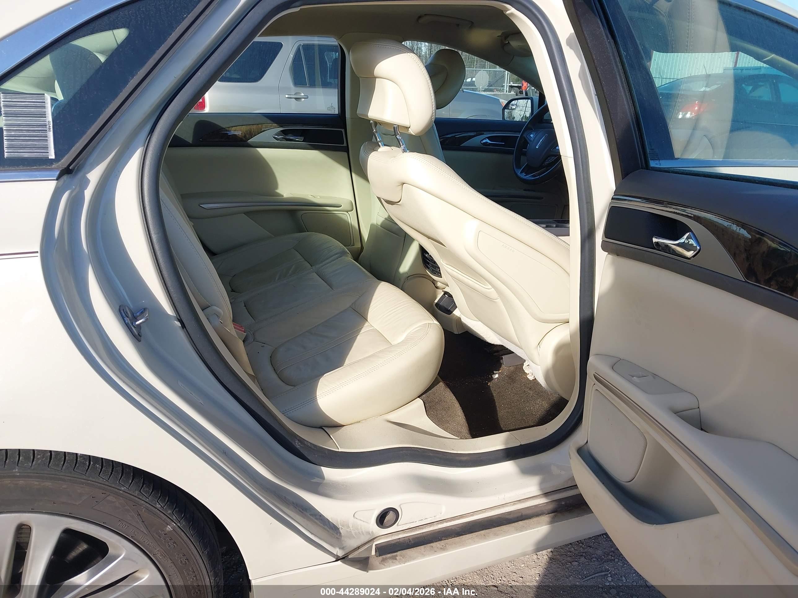 LINCOLN MKZ image 8