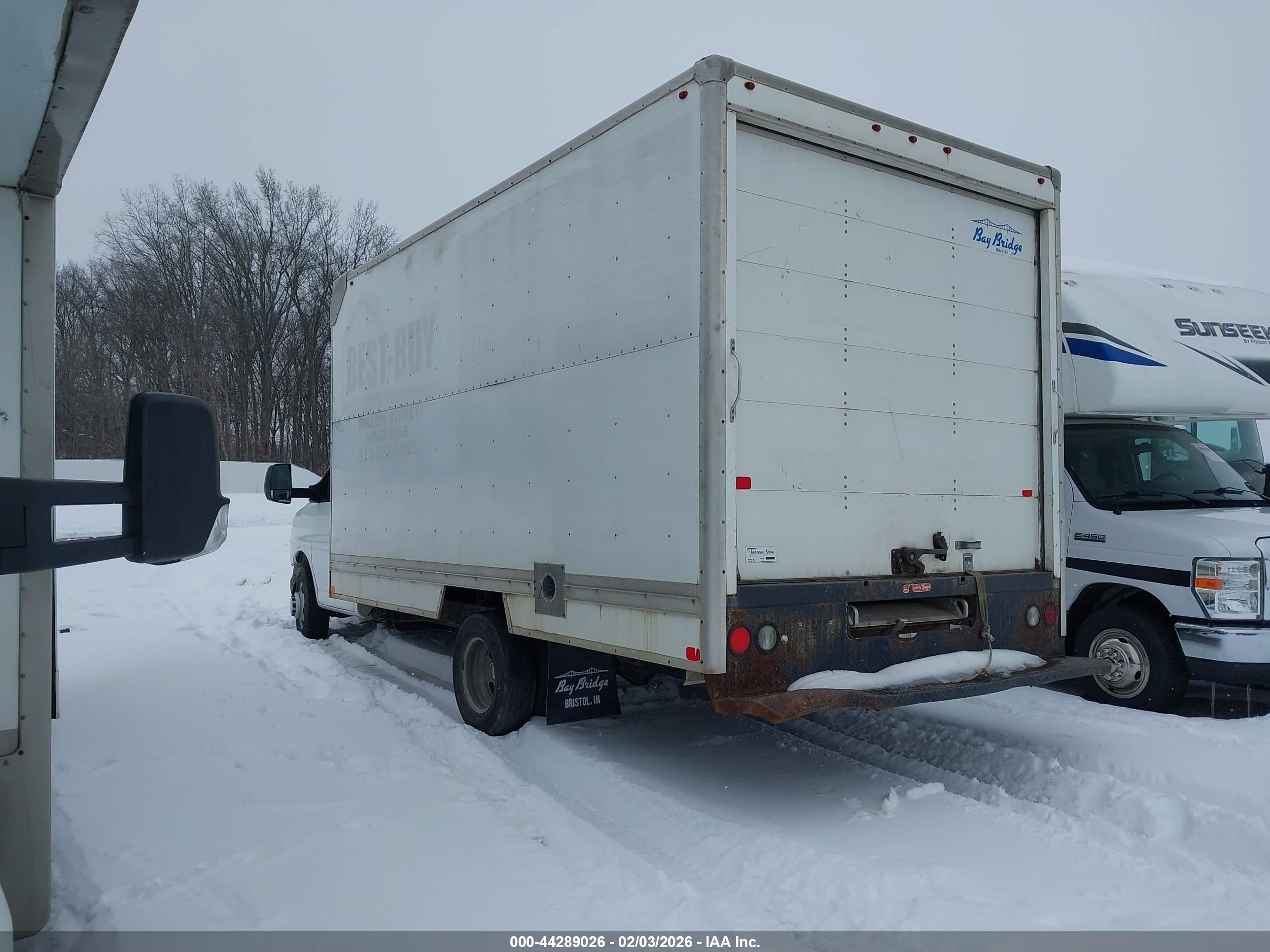 CHEVROLET EXPRESS image 3