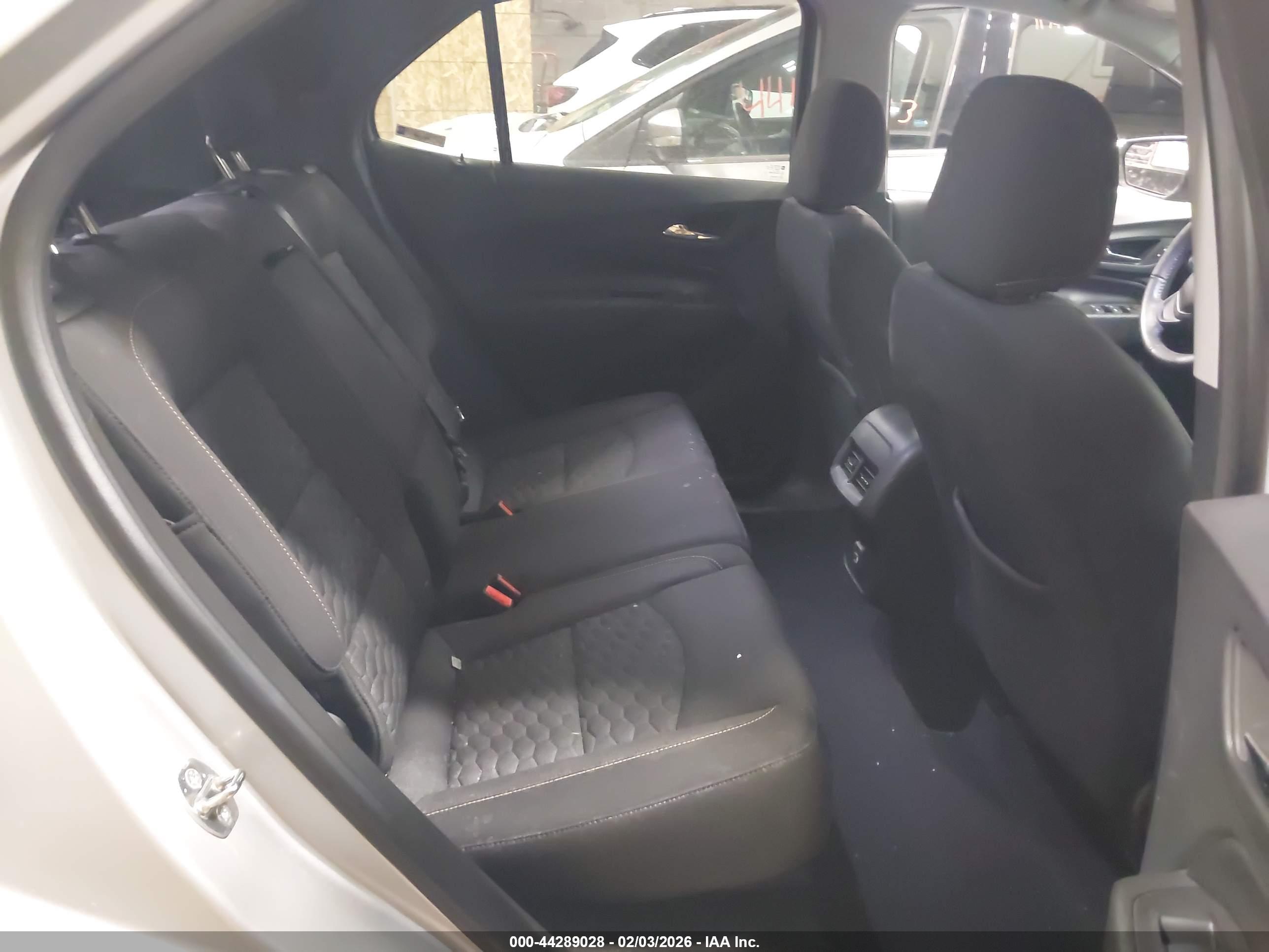 CHEVROLET EQUINOX image 8