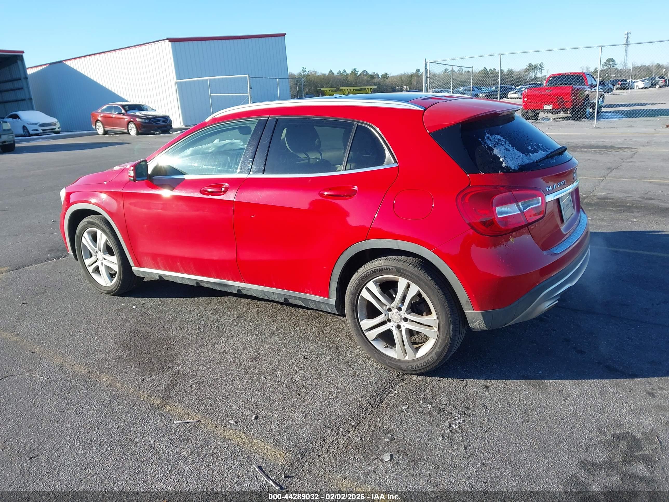 MERCEDES-BENZ GLA image 3