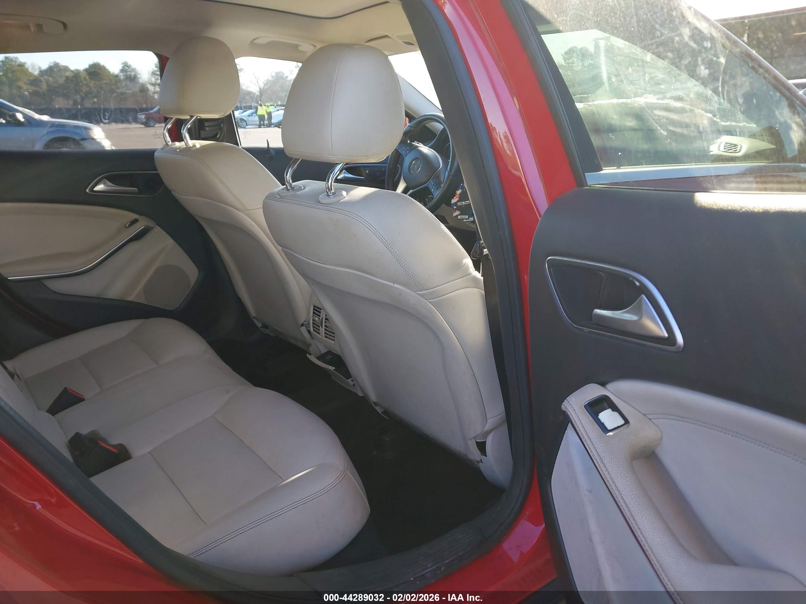 MERCEDES-BENZ GLA image 8