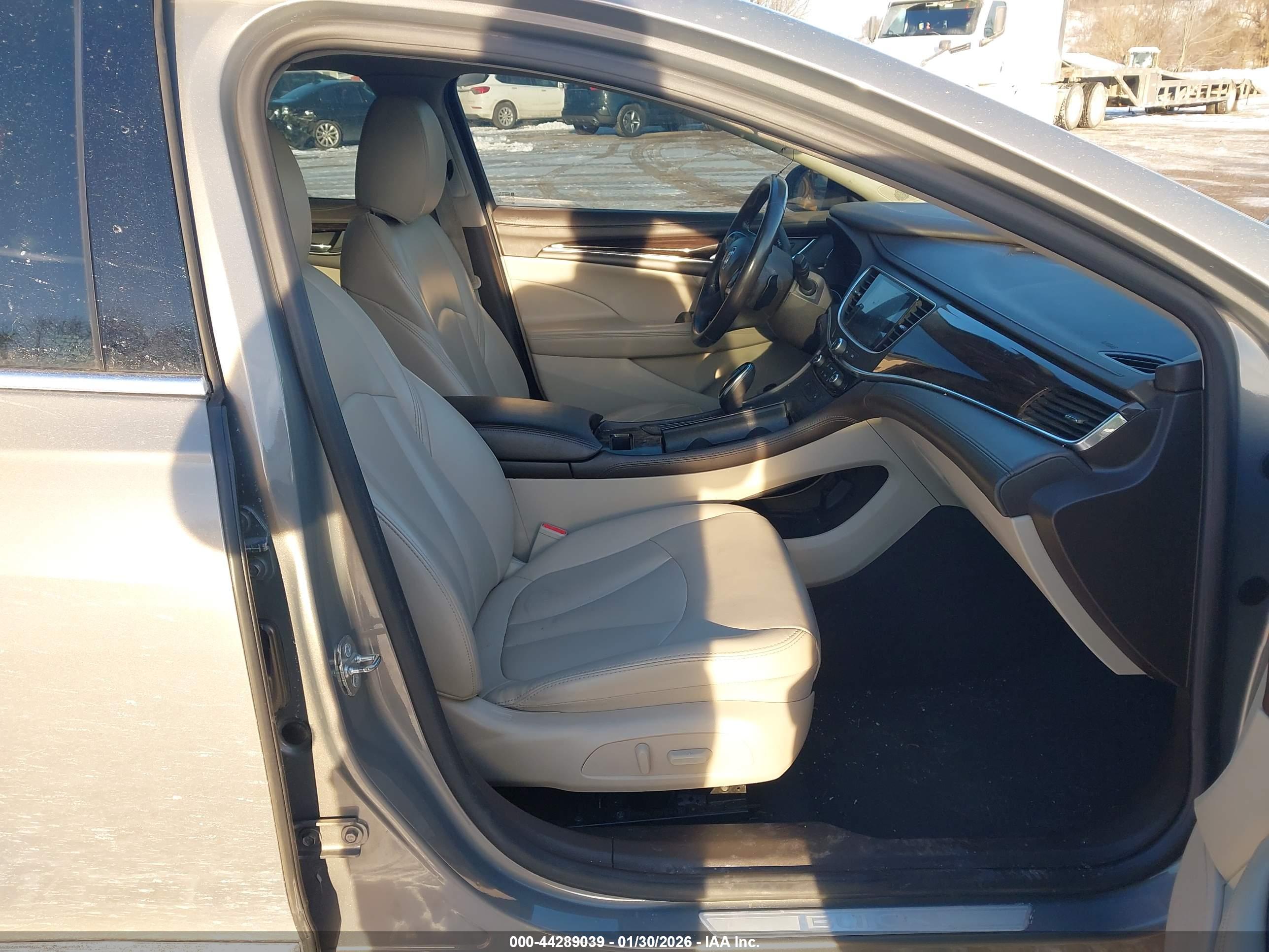 BUICK LACROSSE image 5