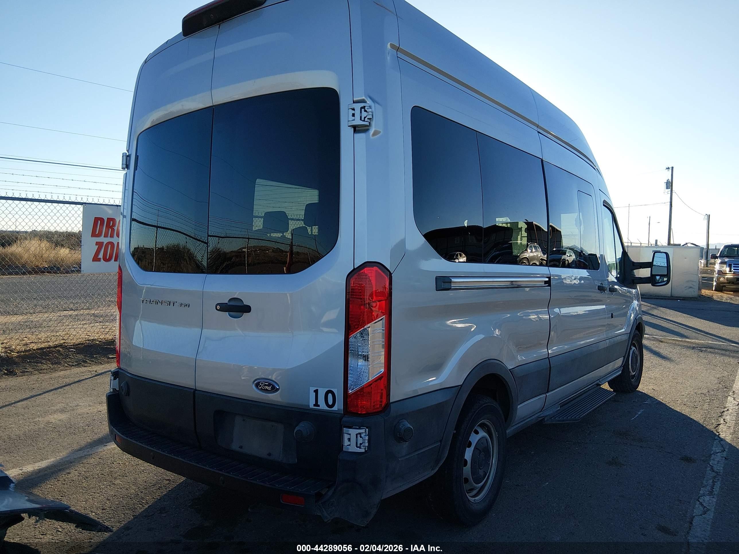 FORD TRANSIT-350 image 4