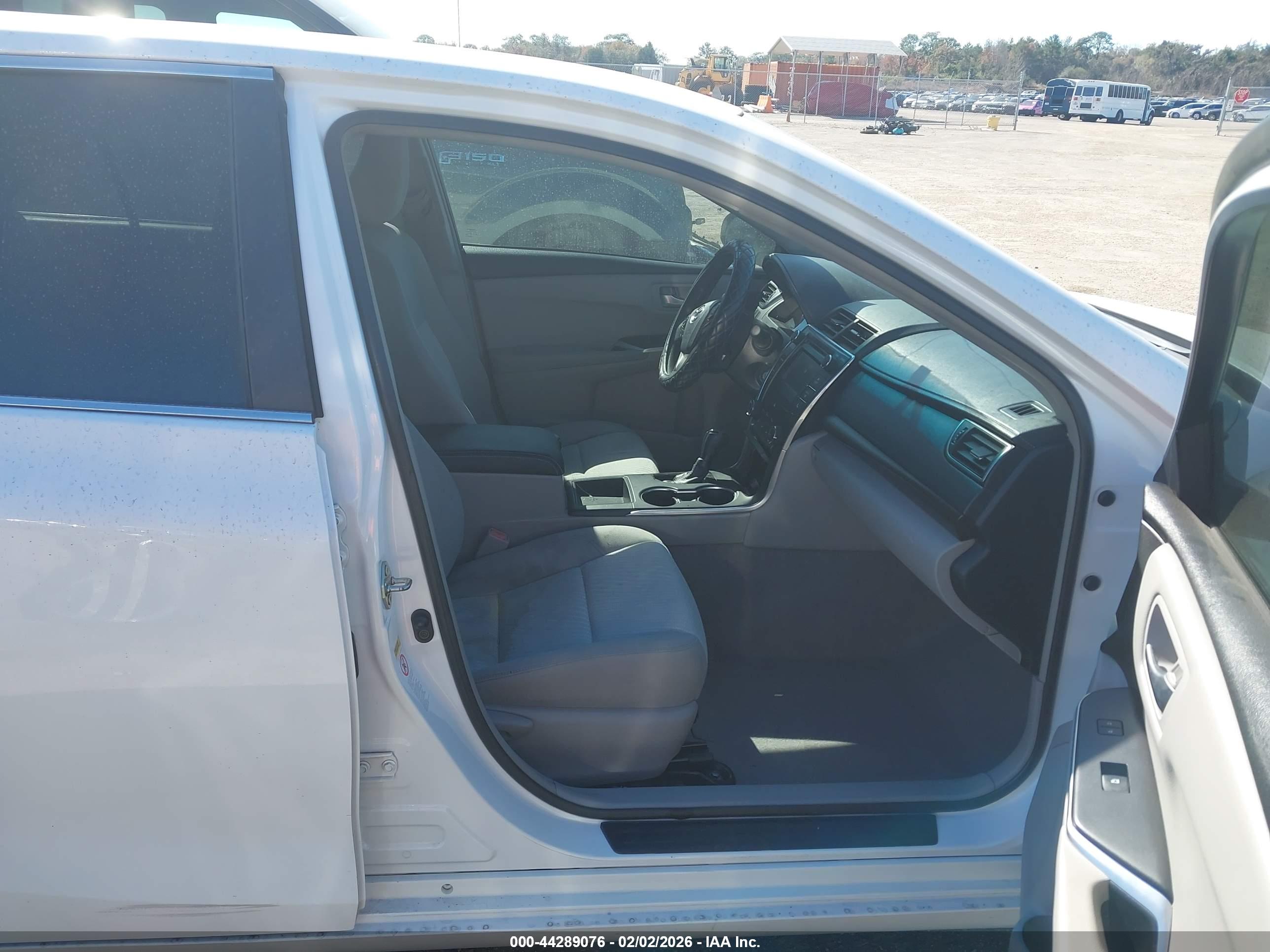 TOYOTA CAMRY image 5