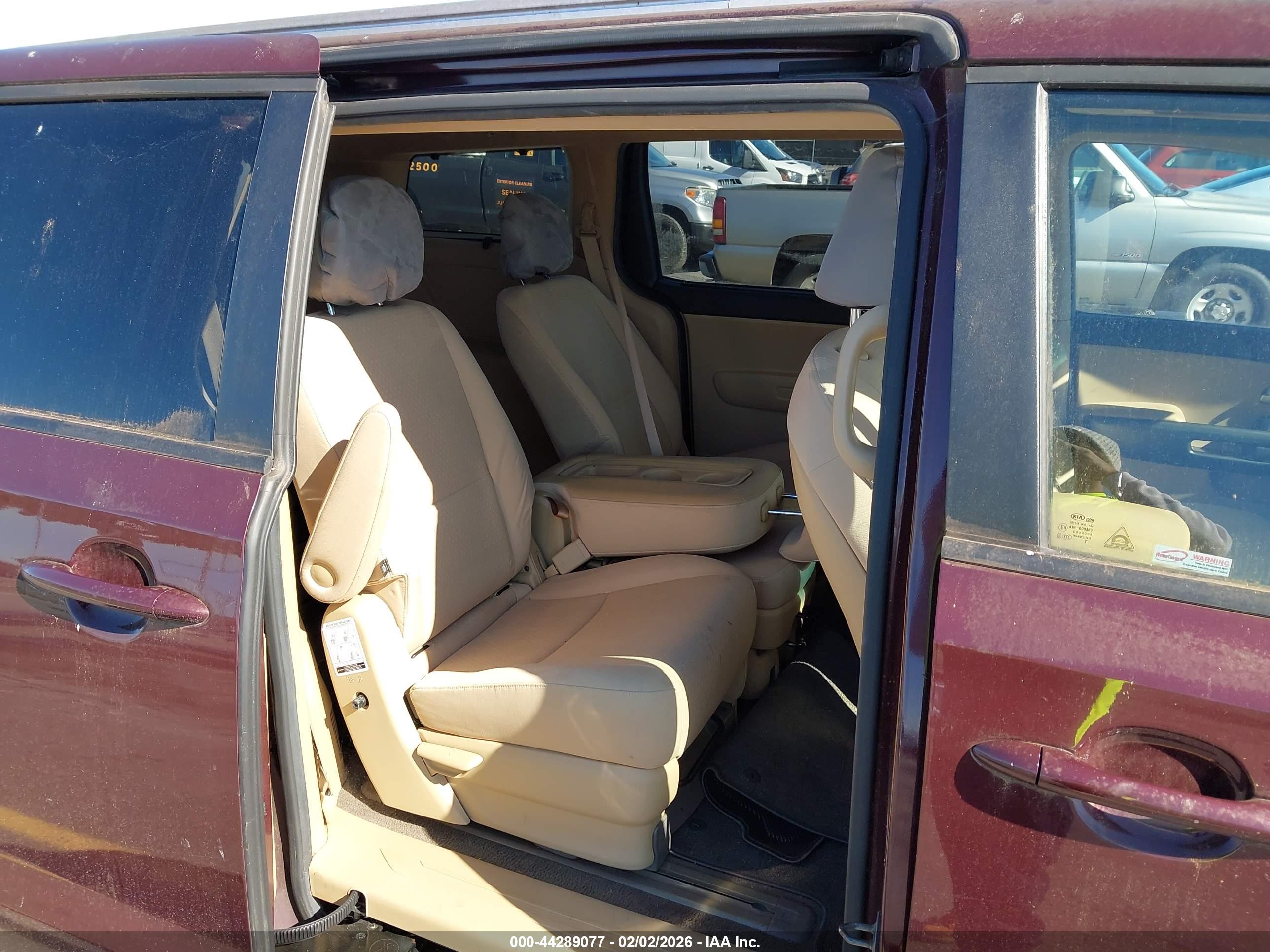 KIA SEDONA image 8